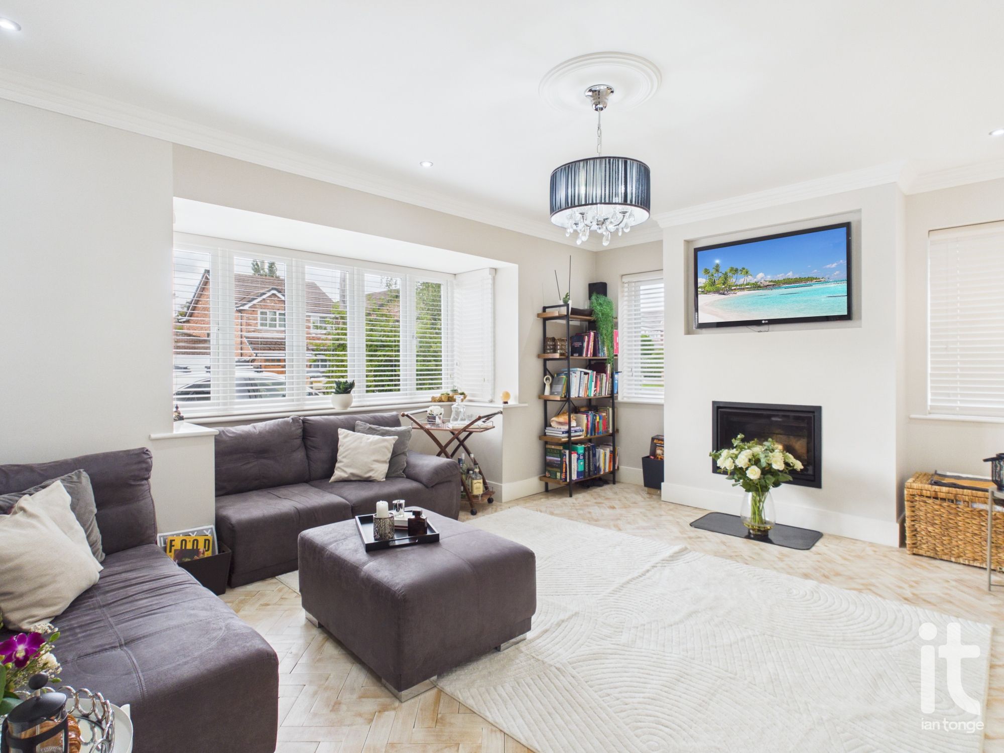 4 bedroom detached house For Sale in Stockport - Photograph 7.