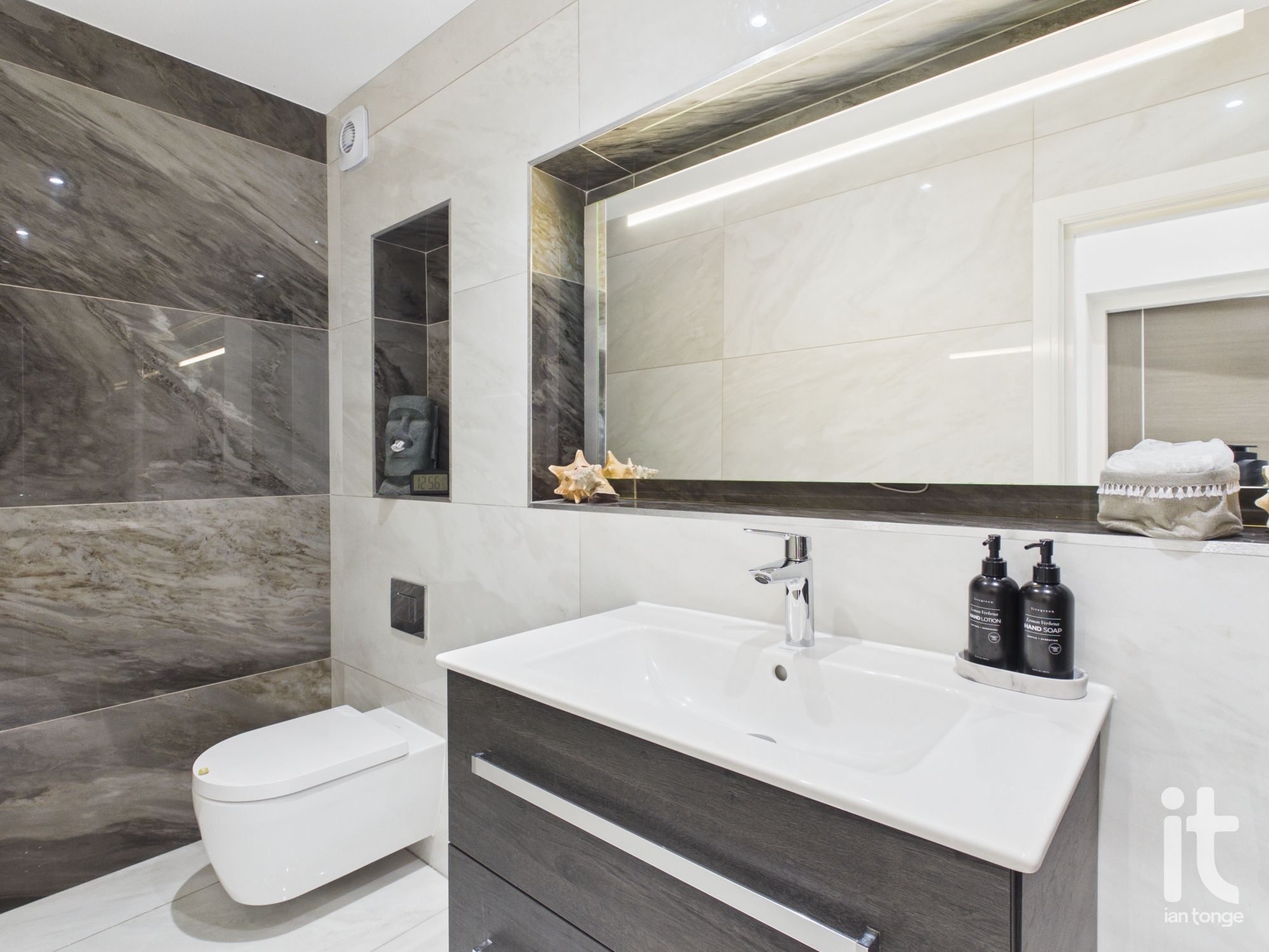 4 bedroom detached house For Sale in Stockport - Photograph 25.
