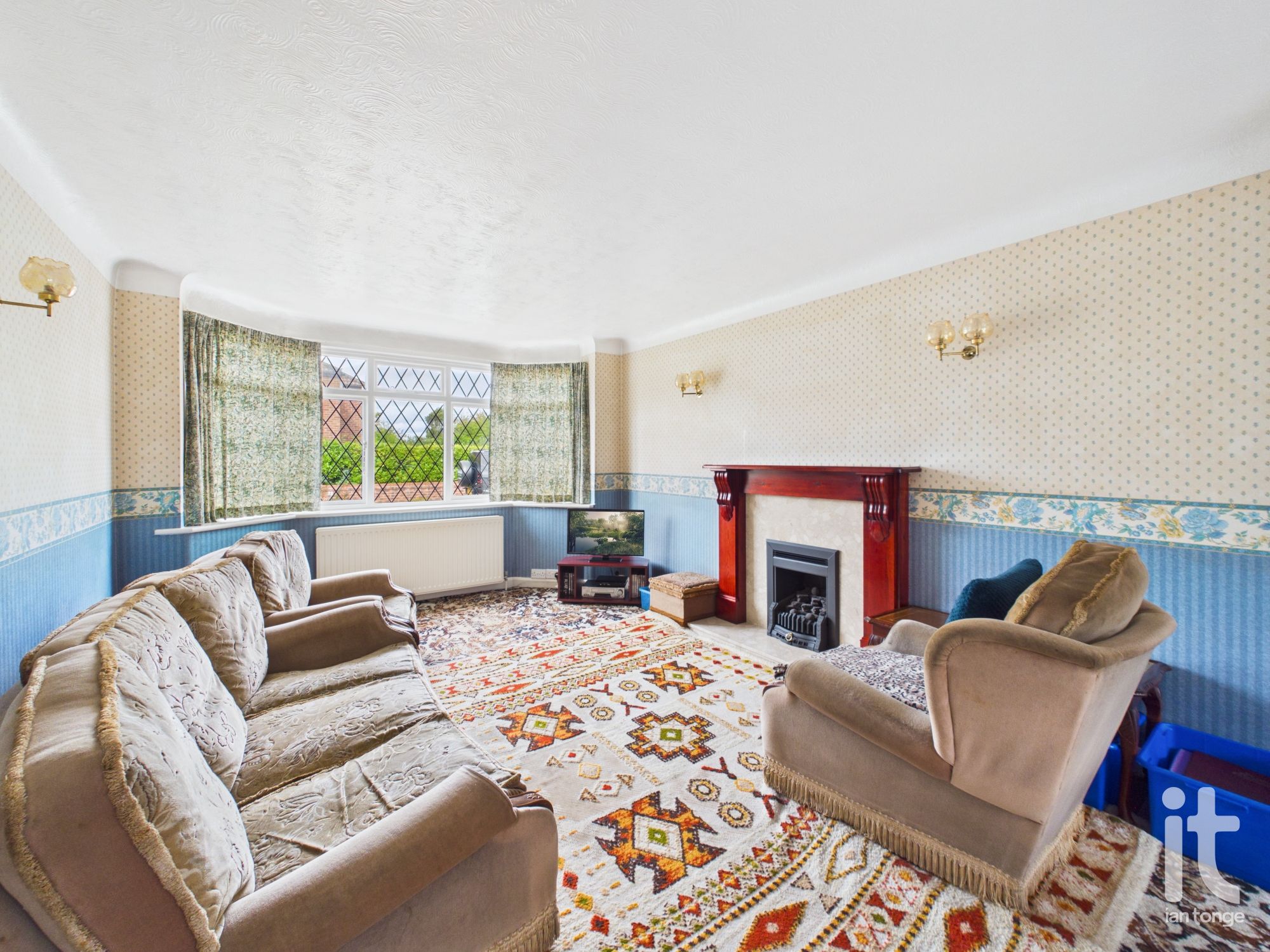 3 bedroom link detached house For Sale in Stockport - Property photograph.