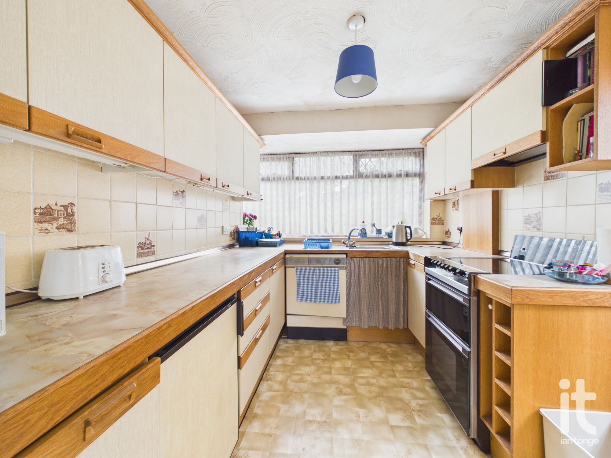 3 bedroom link detached house For Sale in Stockport - Photograph 4.
