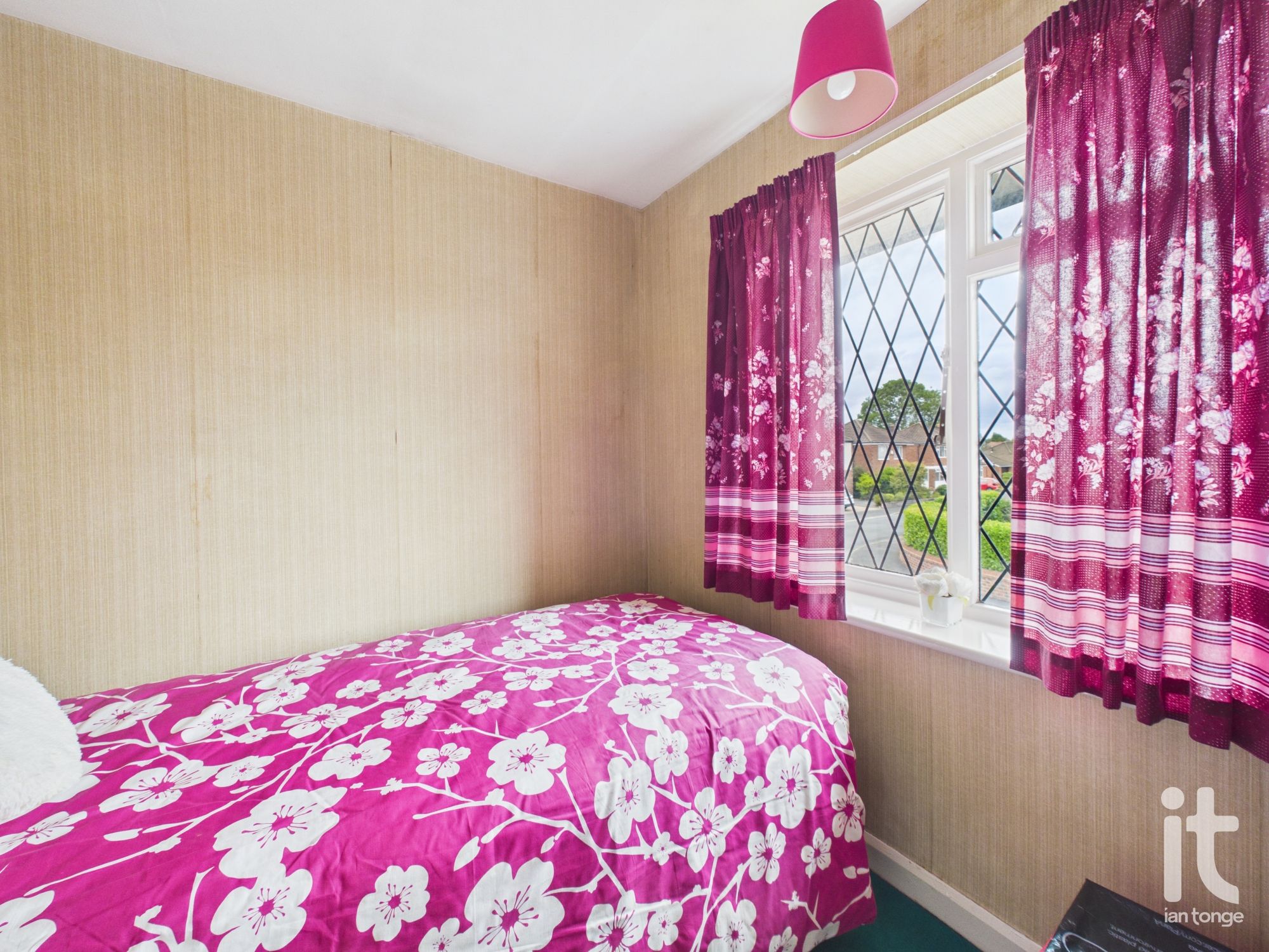 3 bedroom link detached house For Sale in Stockport - Photograph 12.