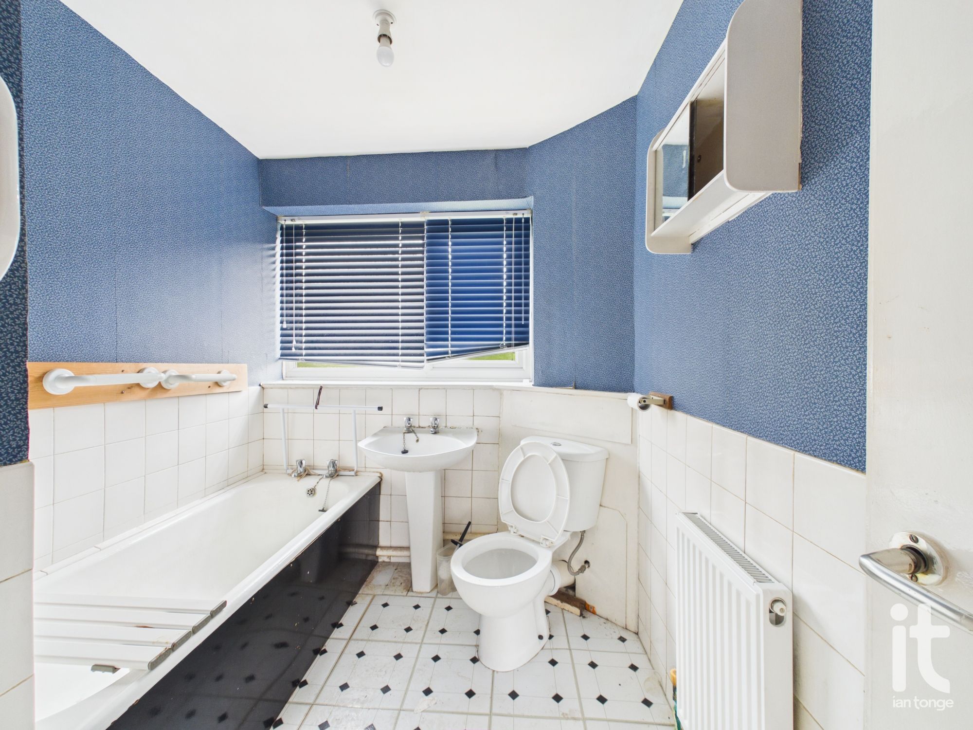 4 bedroom detached house For Sale in Stockport - Photograph 16.