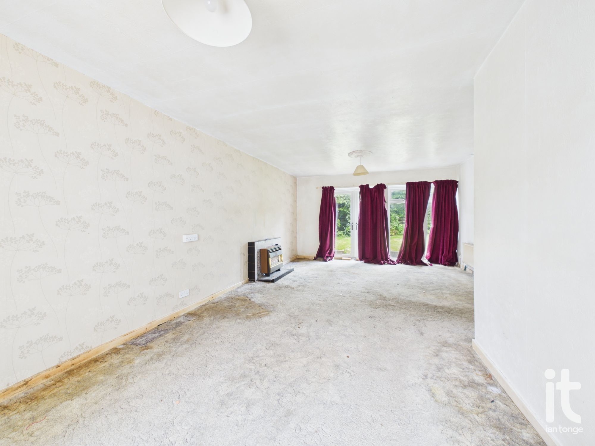 4 bedroom detached house For Sale in Stockport - Photograph 8.