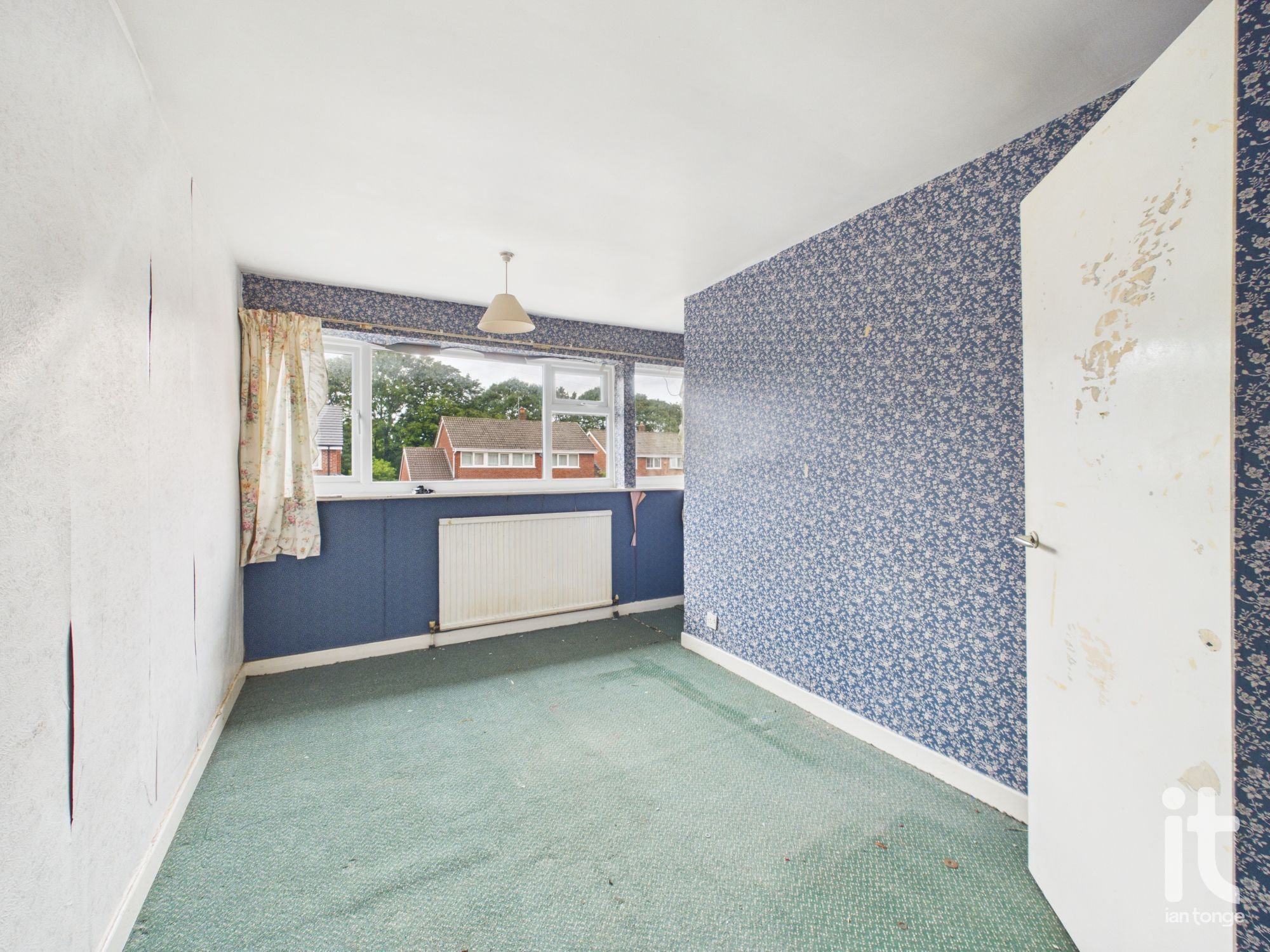 4 bedroom detached house For Sale in Stockport - Photograph 13.