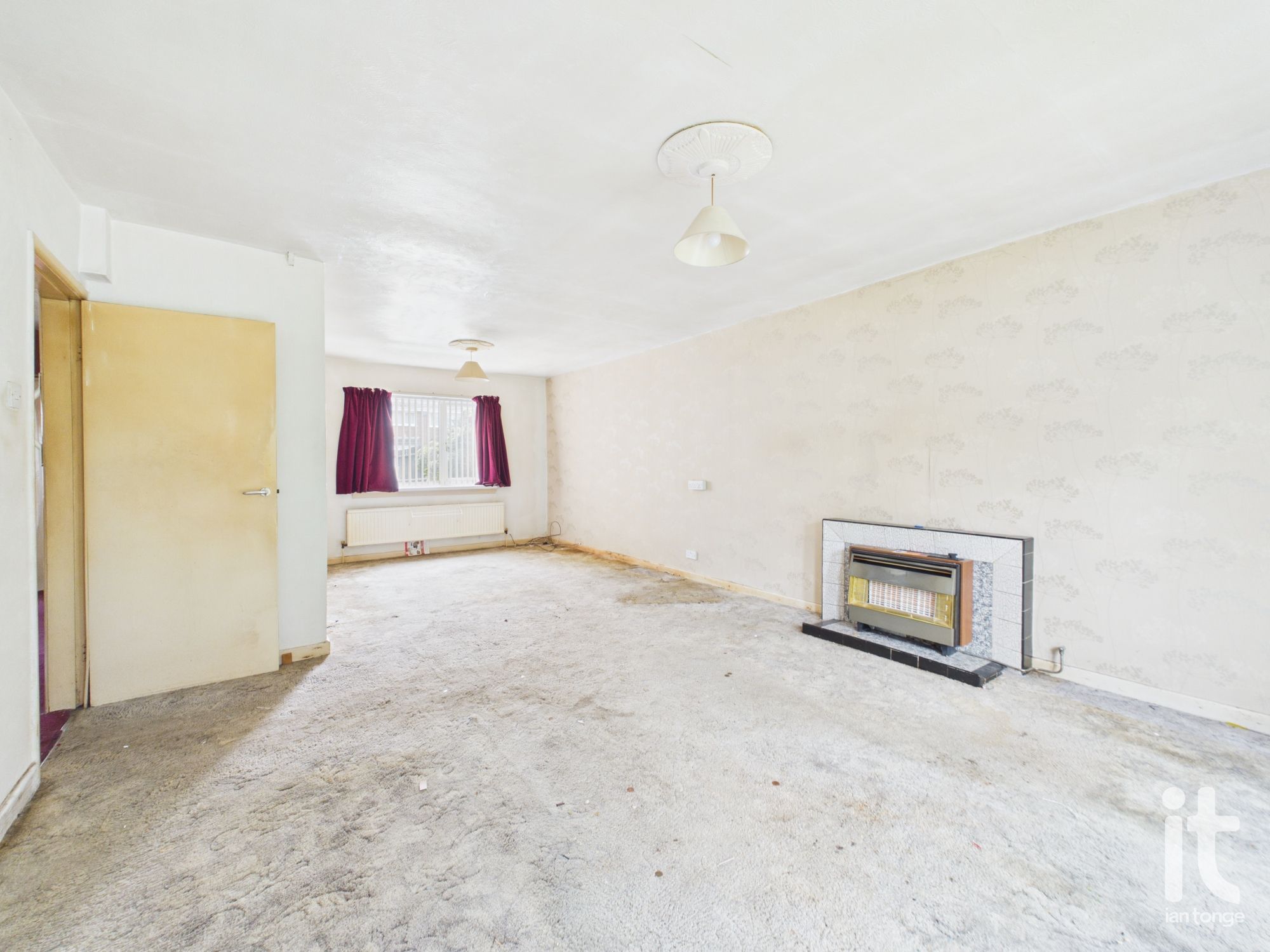 4 bedroom detached house For Sale in Stockport - Photograph 9.