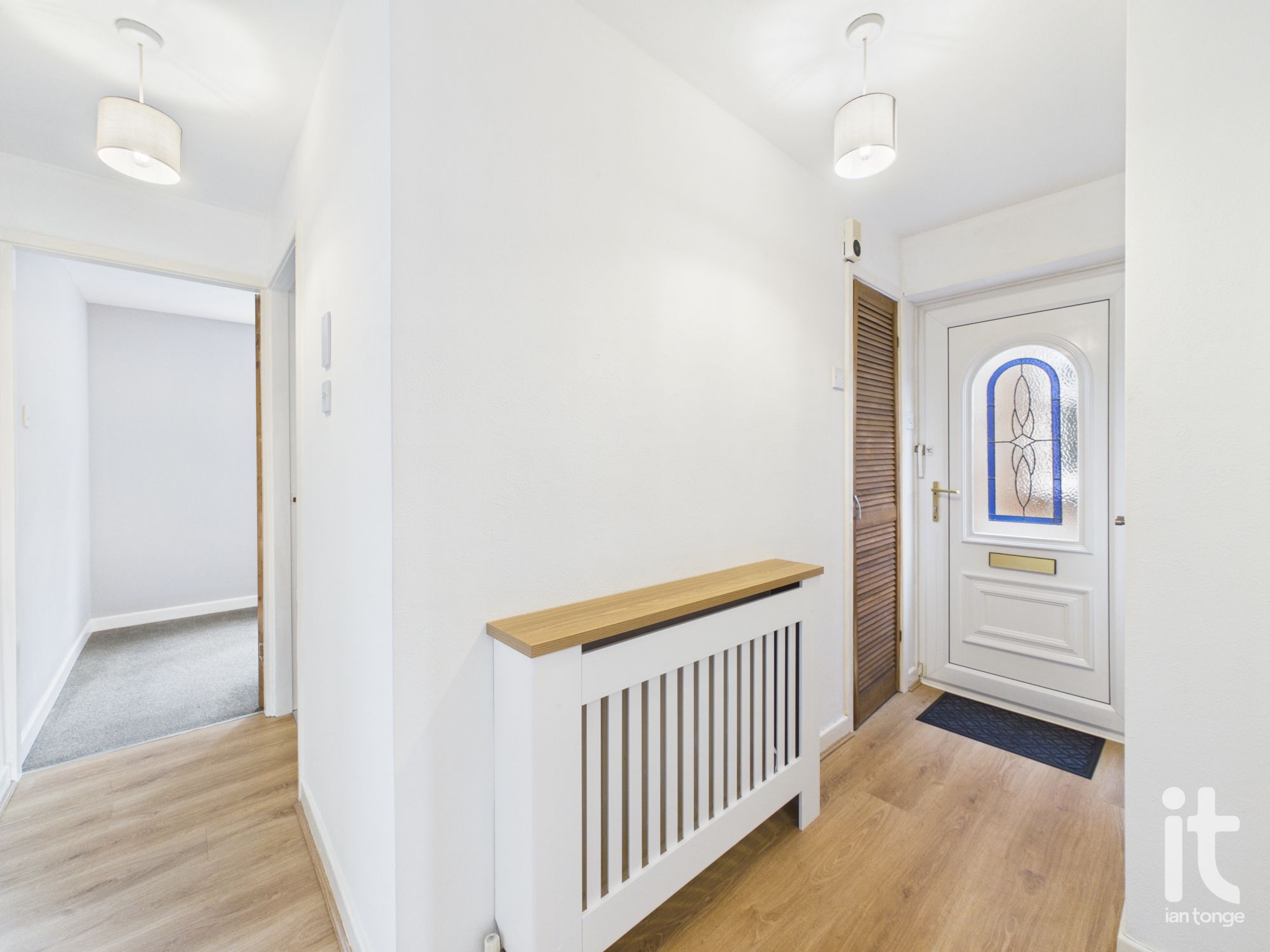 2 bedroom ground floor flat/apartment For Sale in Stockport - Photograph 5.