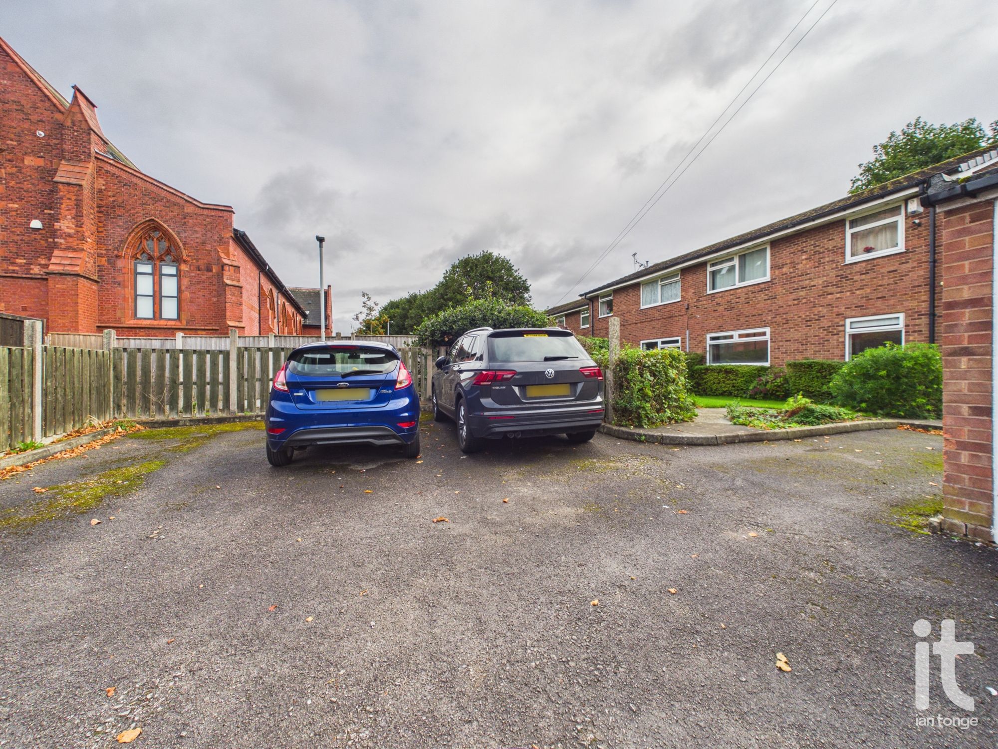 2 bedroom ground floor flat/apartment For Sale in Stockport - Photograph 11.