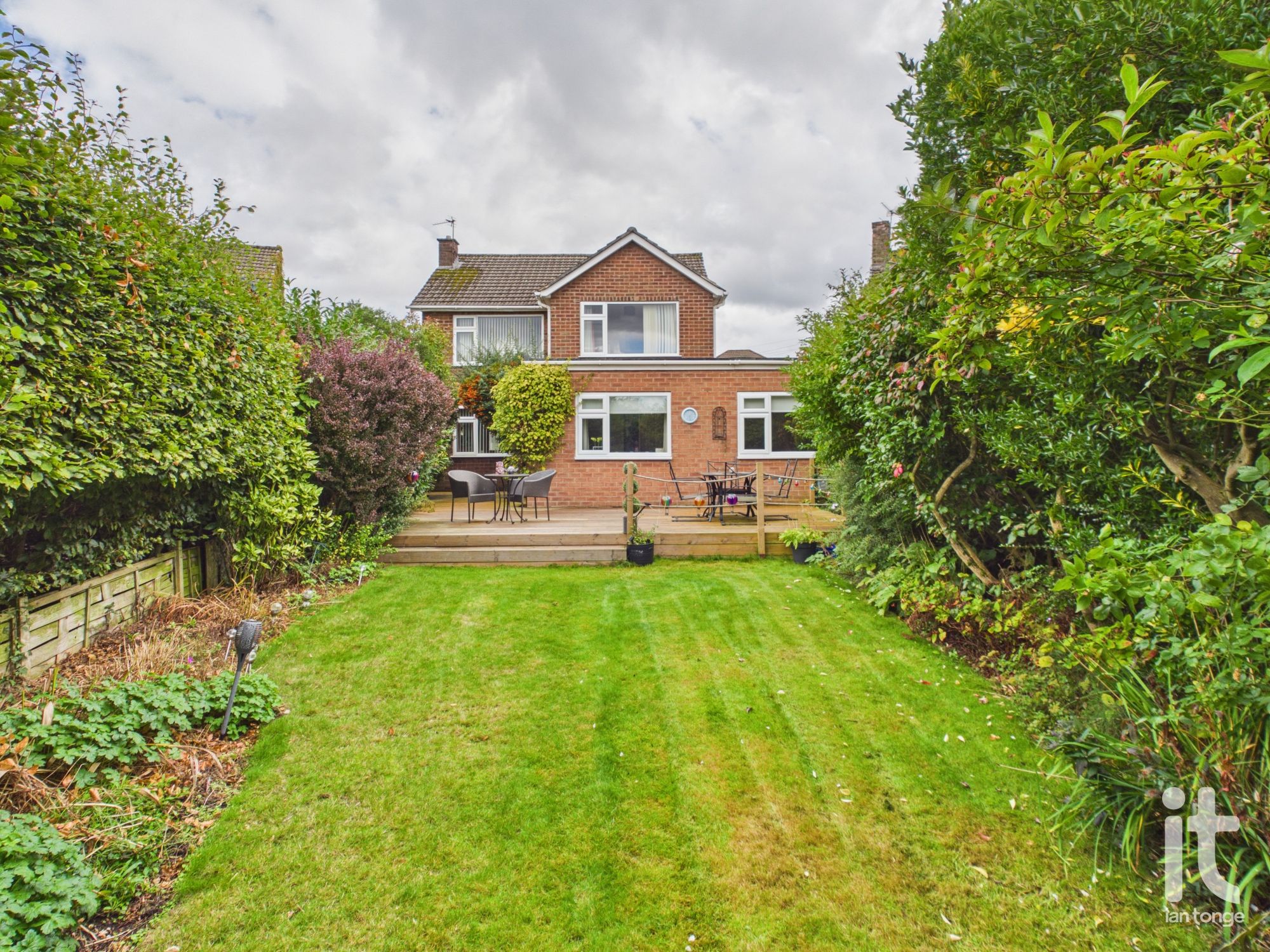 3 bedroom detached house For Sale in Stockport - Photograph 23.