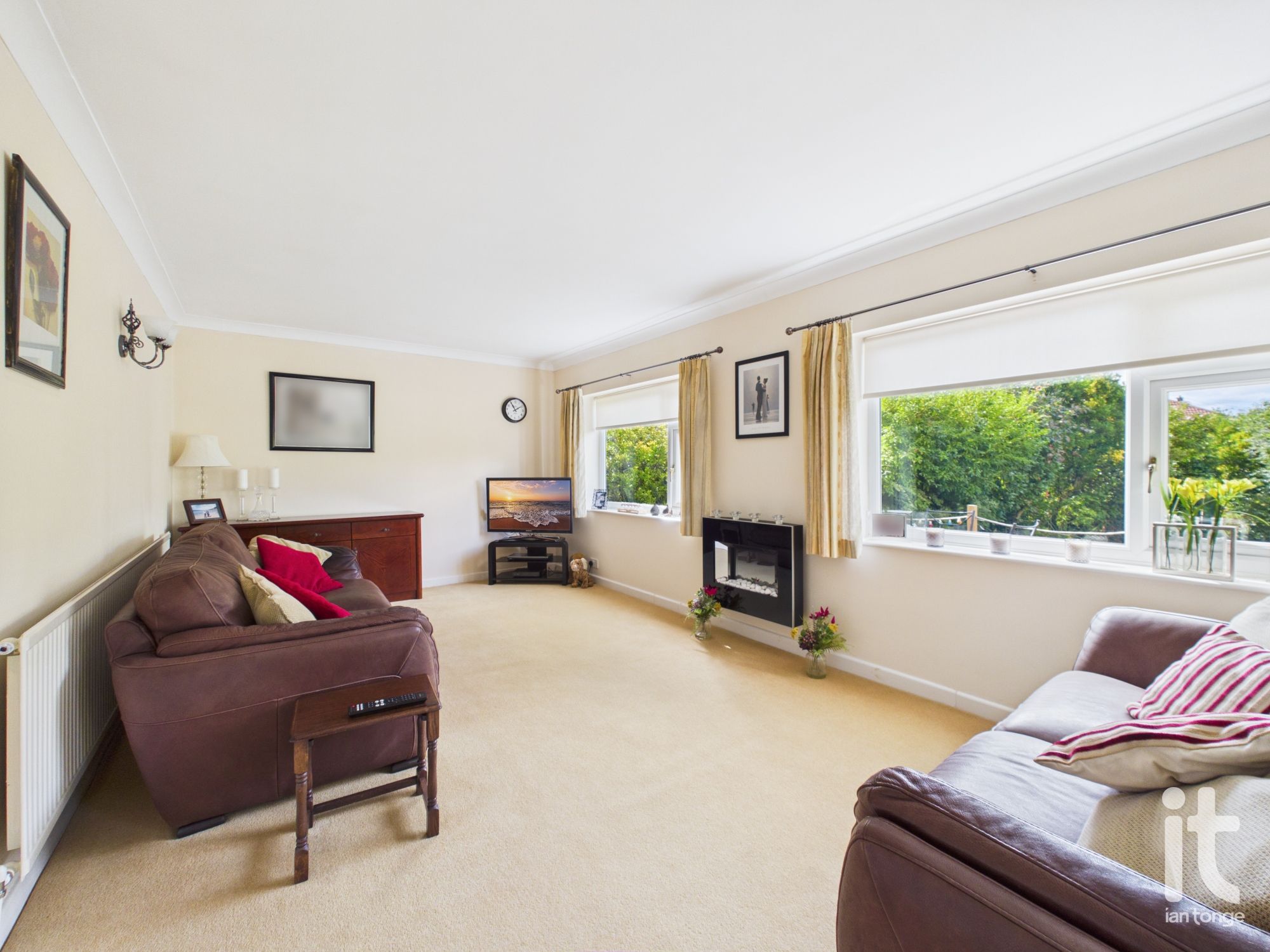 3 bedroom detached house For Sale in Stockport - Photograph 11.