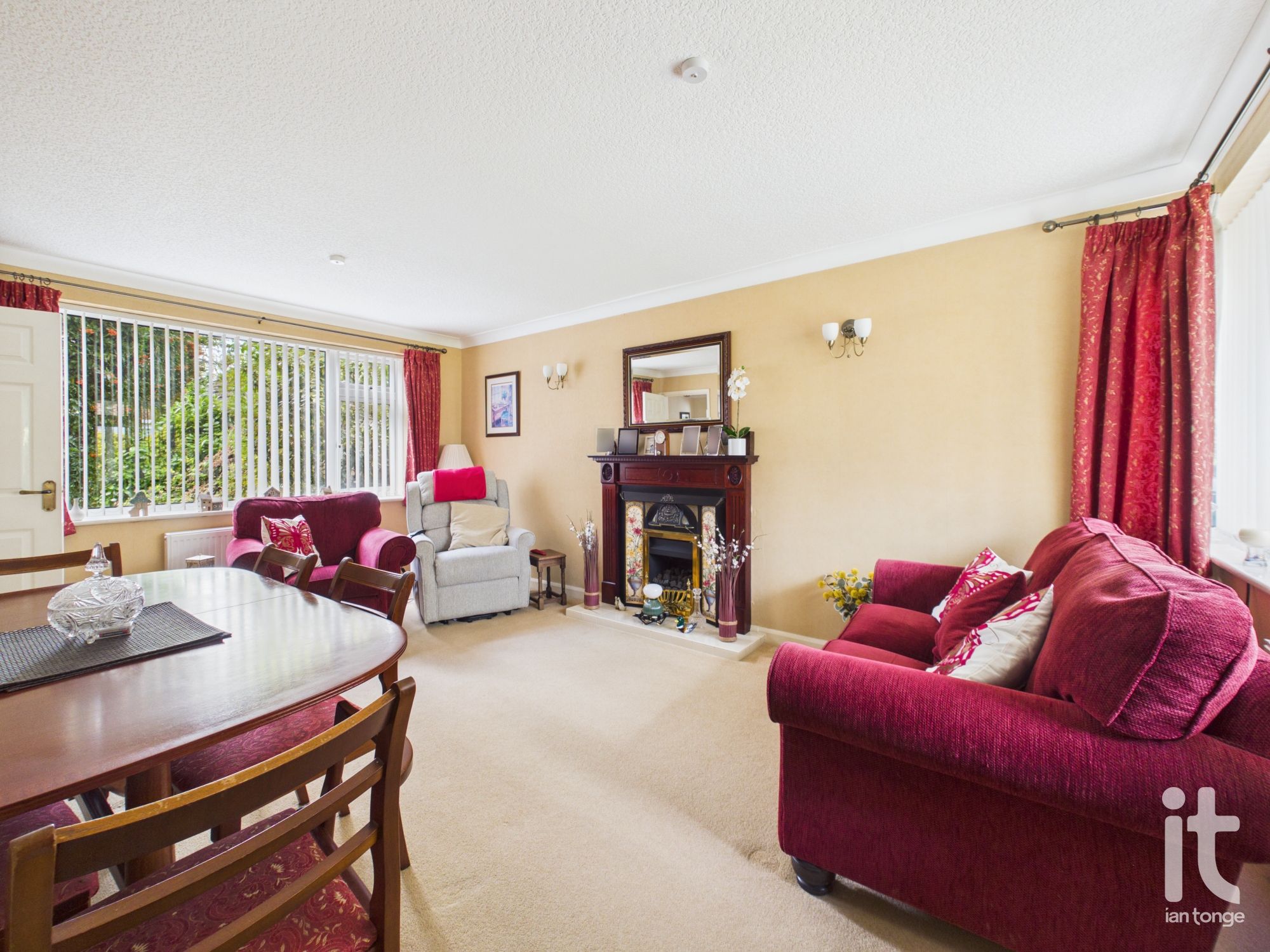 3 bedroom detached house For Sale in Stockport - Photograph 4.