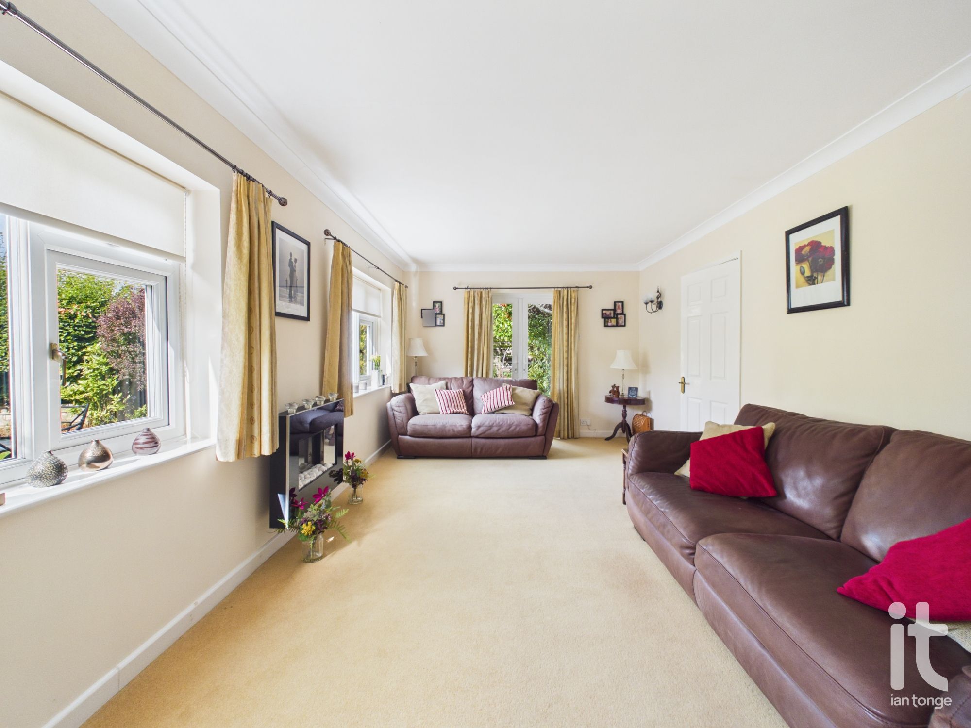3 bedroom detached house For Sale in Stockport - Photograph 12.