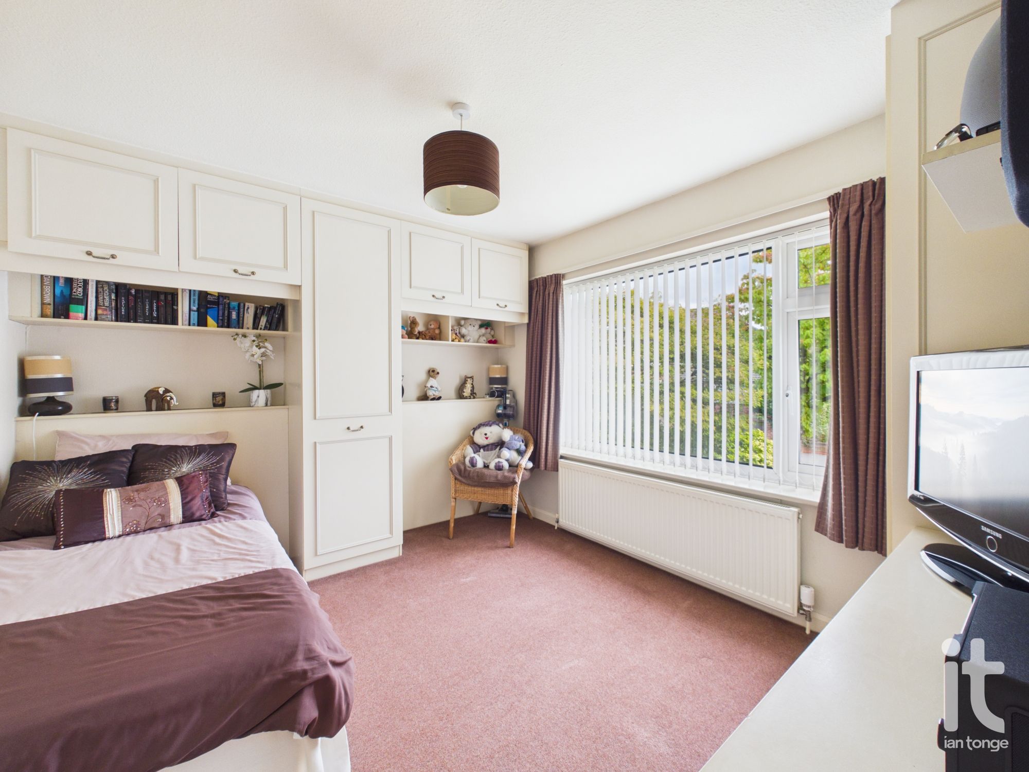 3 bedroom detached house For Sale in Stockport - Photograph 16.