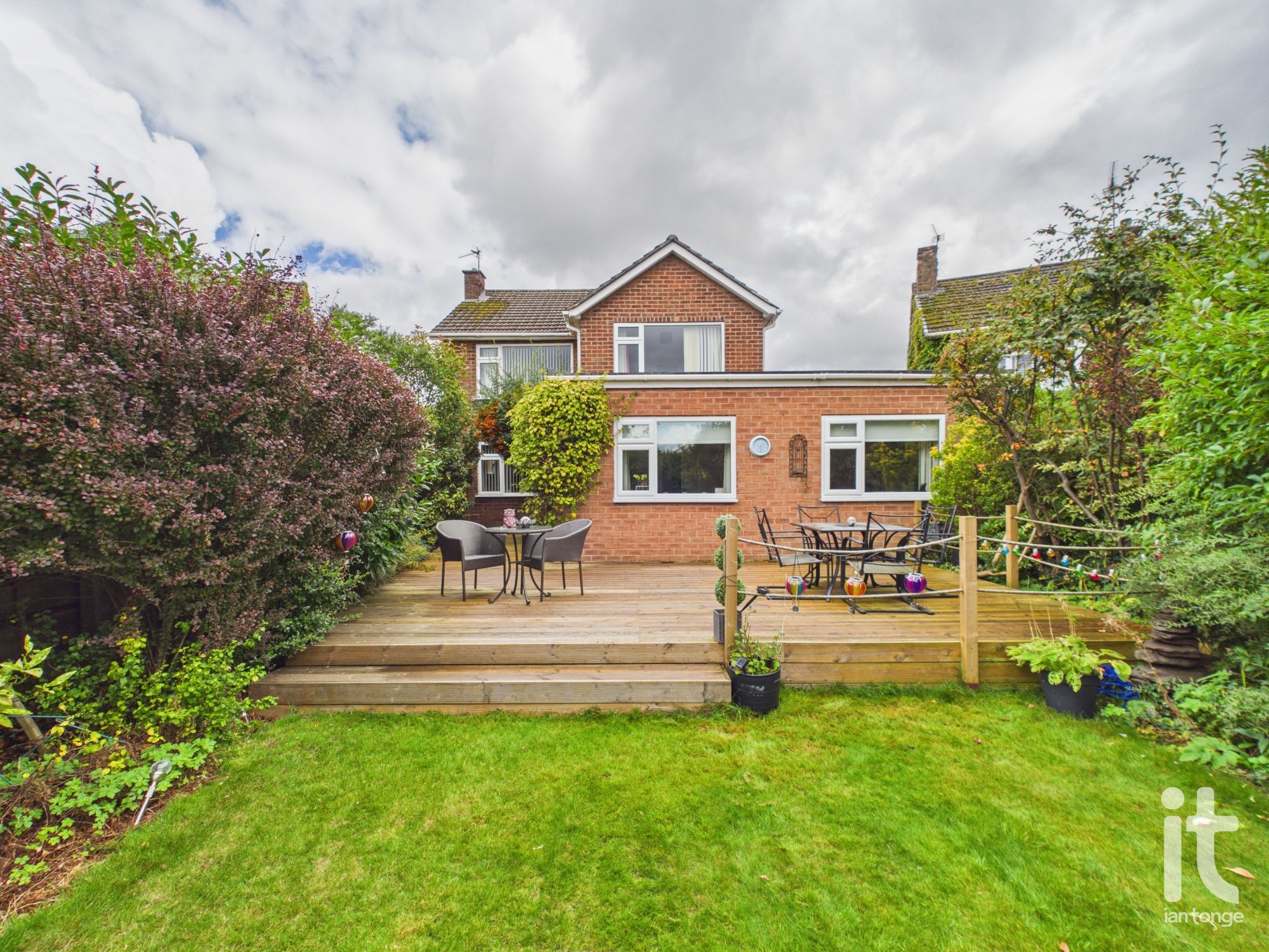 3 bedroom detached house For Sale in Stockport - Photograph 24.