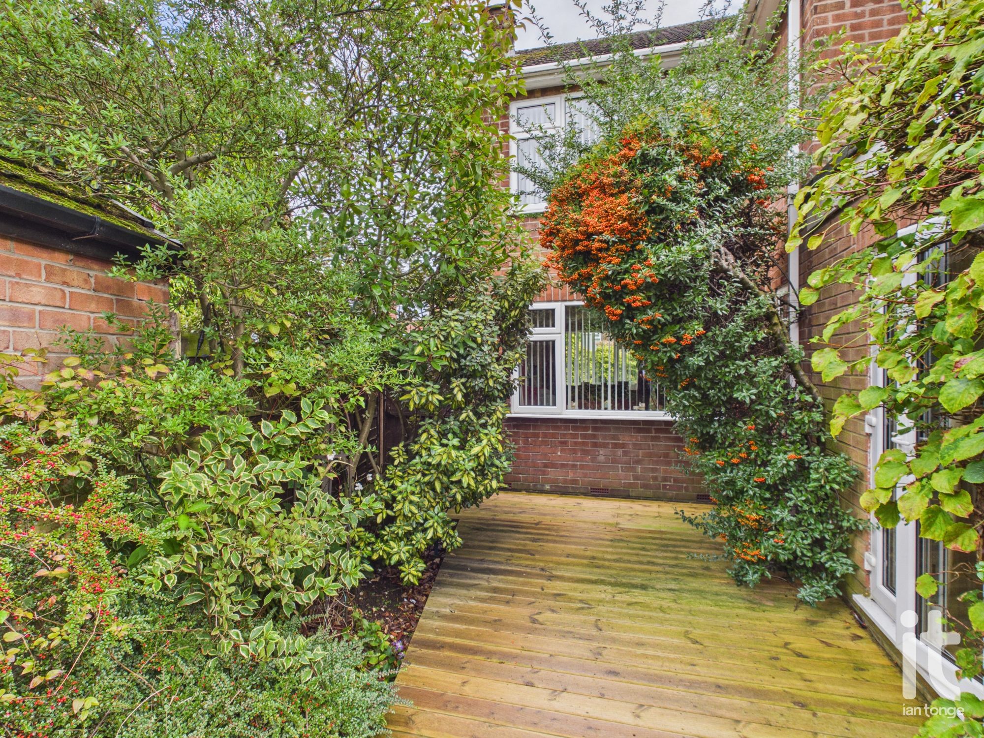 3 bedroom detached house For Sale in Stockport - Photograph 9.