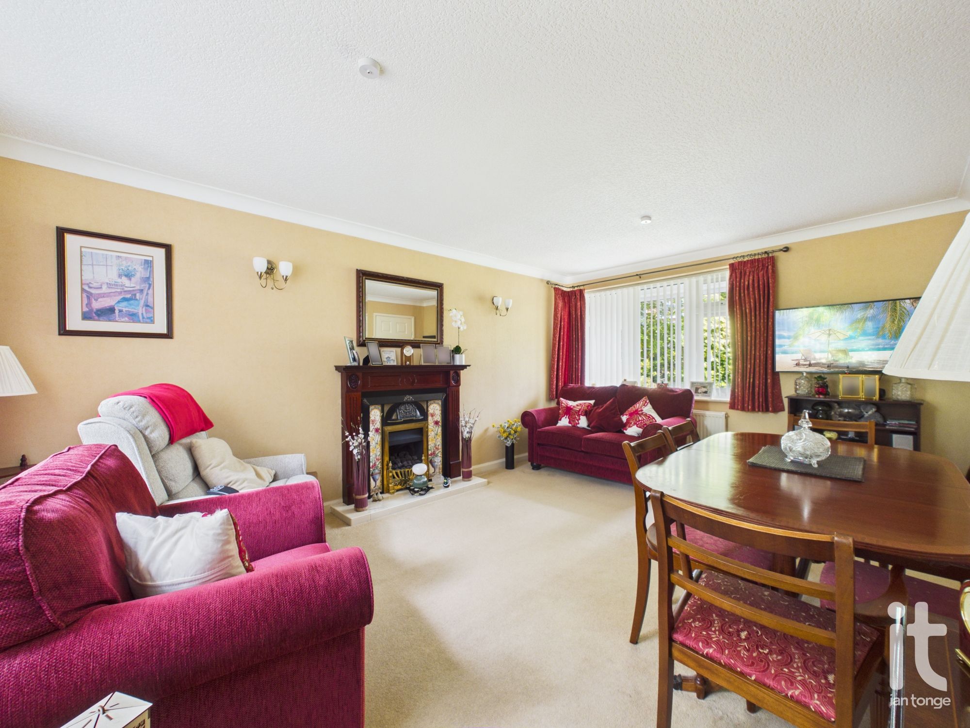 3 bedroom detached house For Sale in Stockport - Photograph 9.
