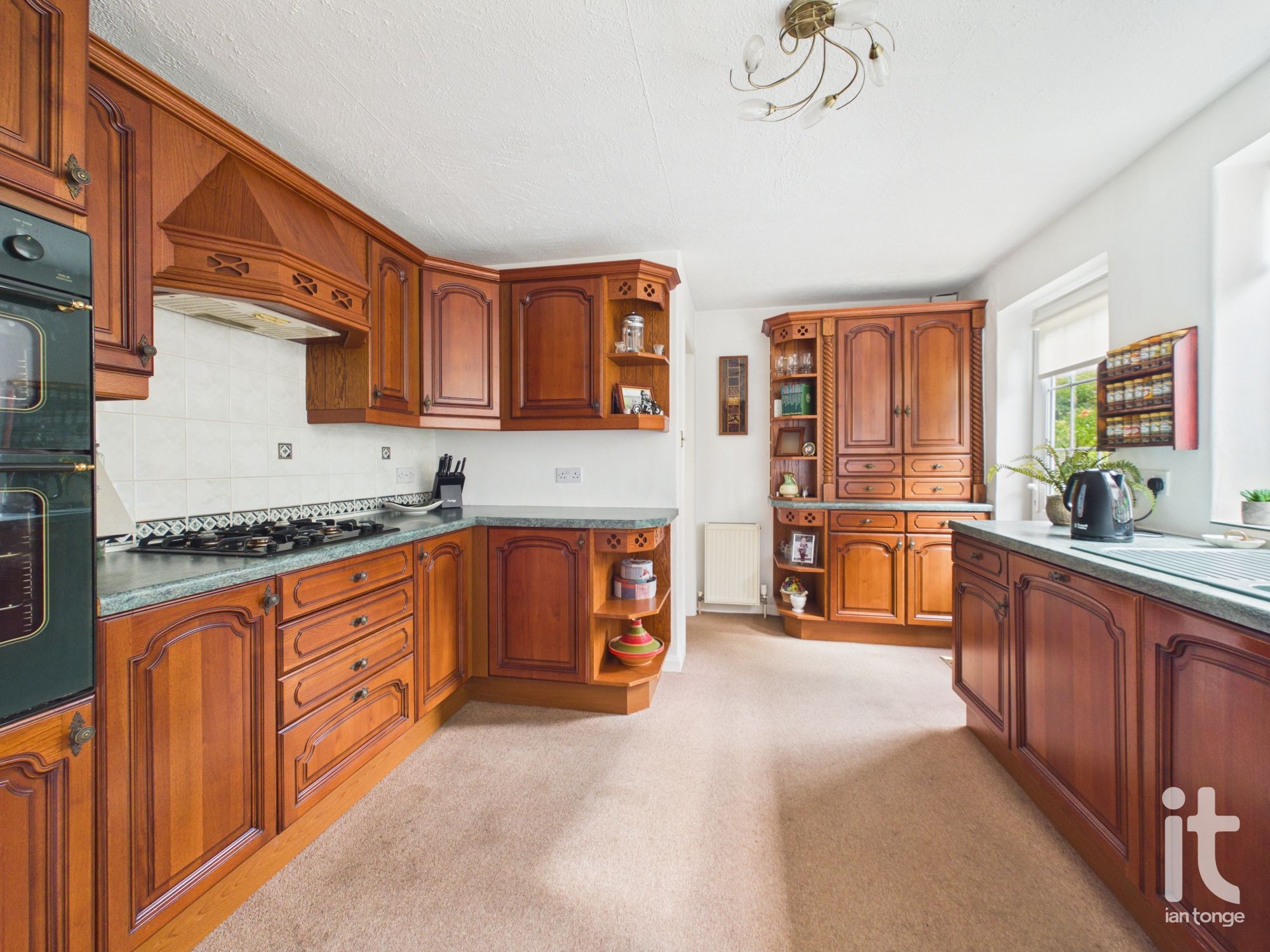 3 bedroom detached house For Sale in Stockport - Photograph 13.