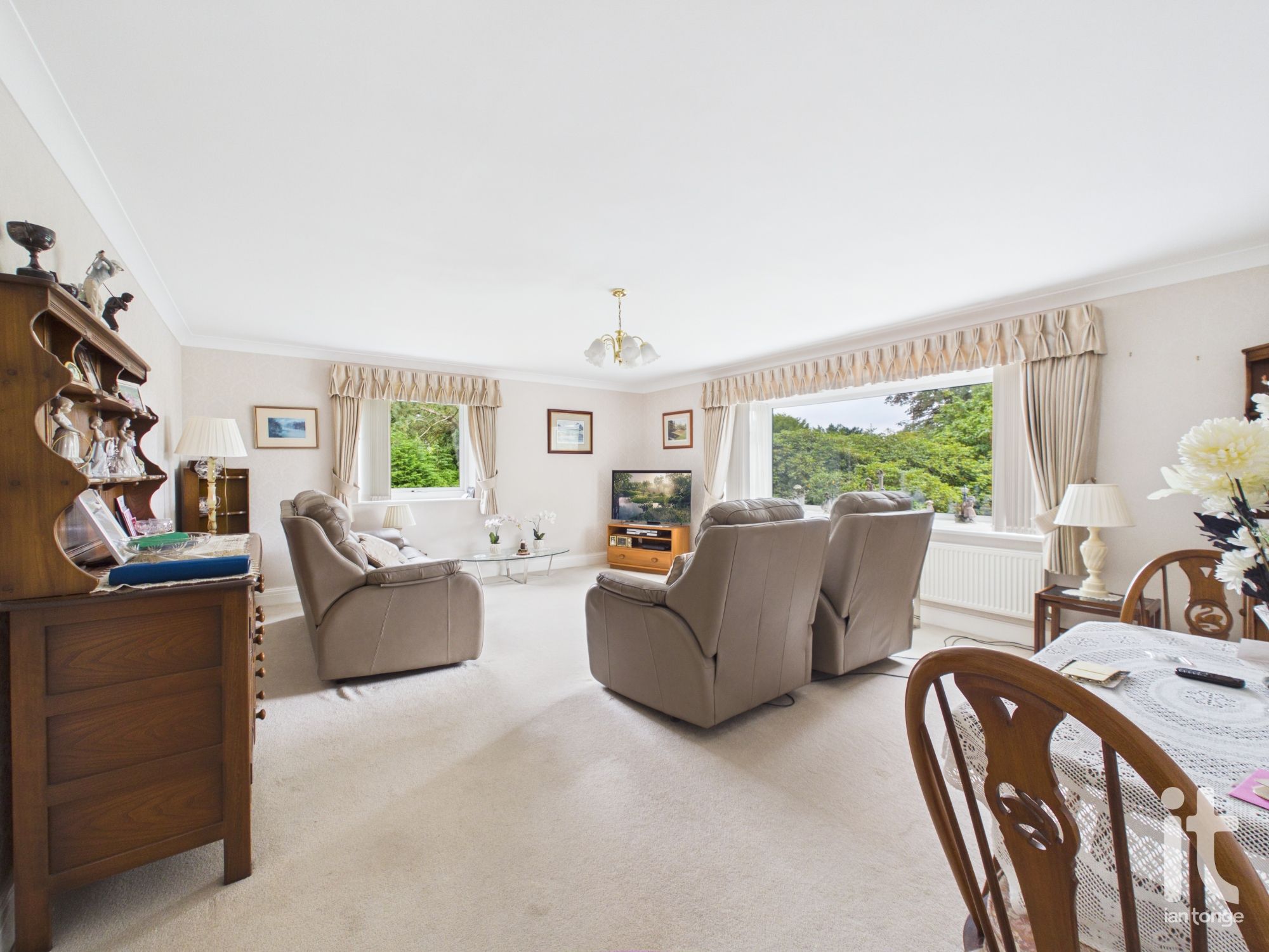 2 bedroom ground floor flat/apartment For Sale in Stockport - Photograph 25.