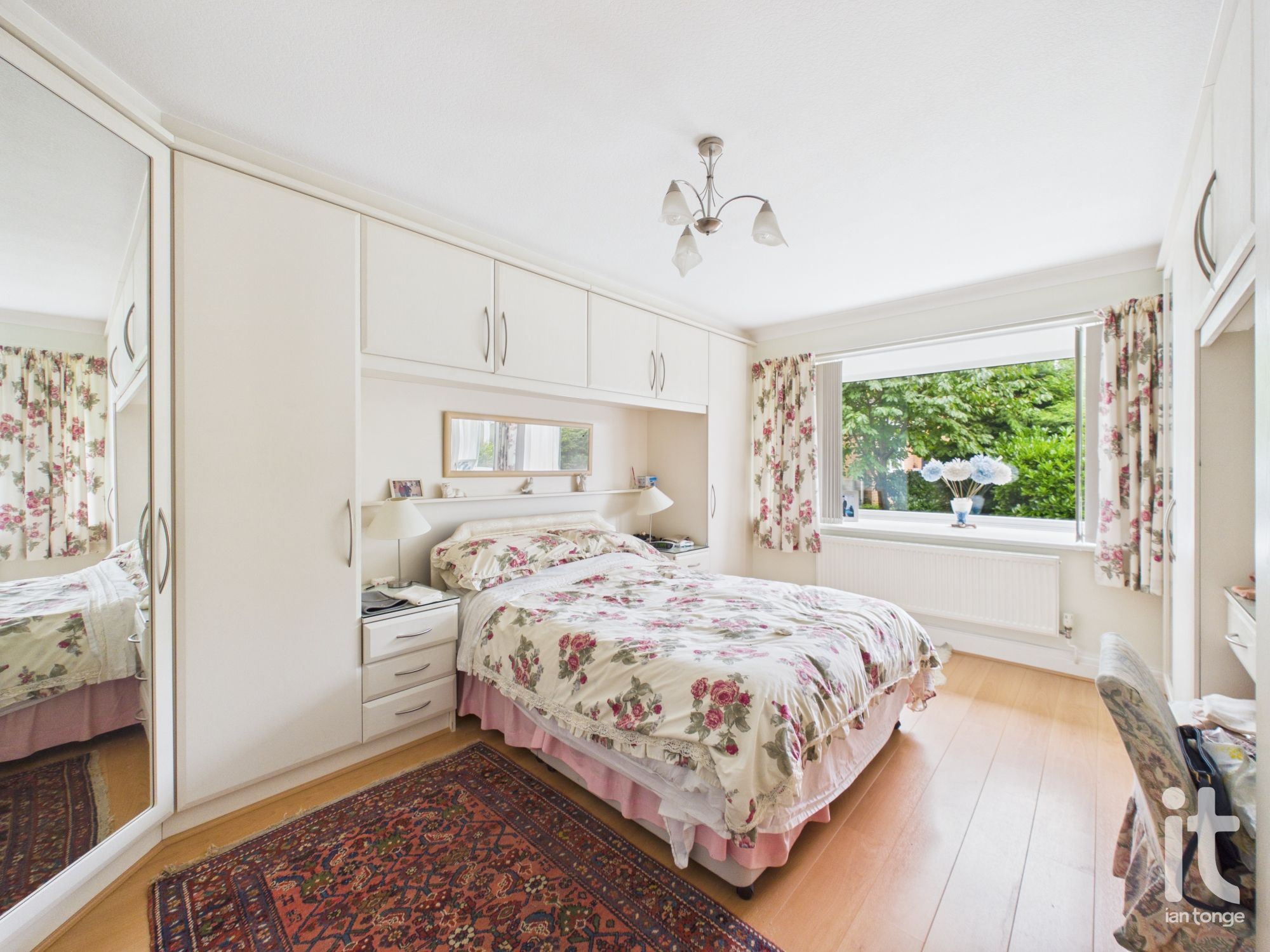 2 bedroom ground floor flat/apartment For Sale in Stockport - Property photograph.