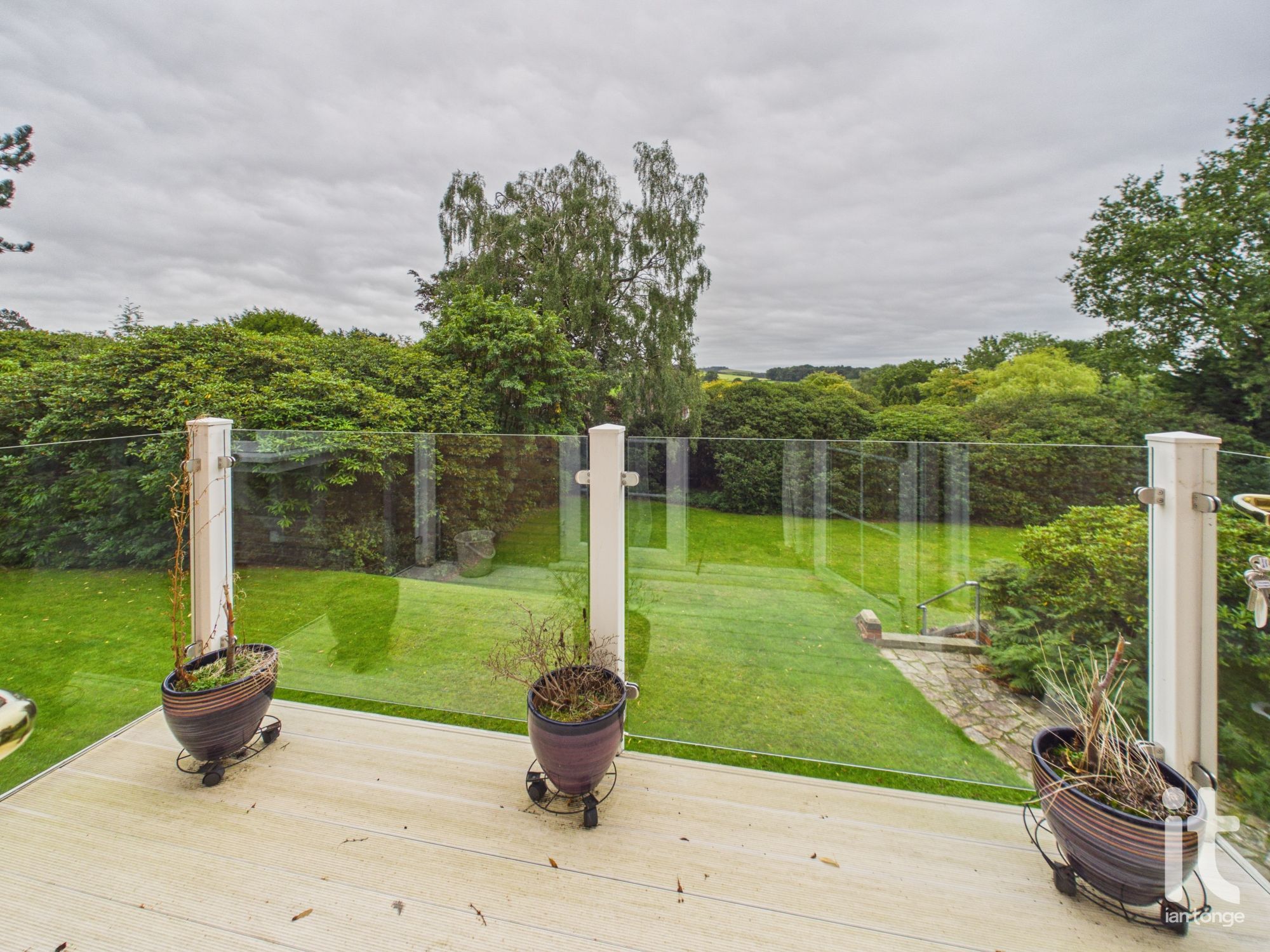 2 bedroom ground floor flat/apartment For Sale in Stockport - Photograph 31.