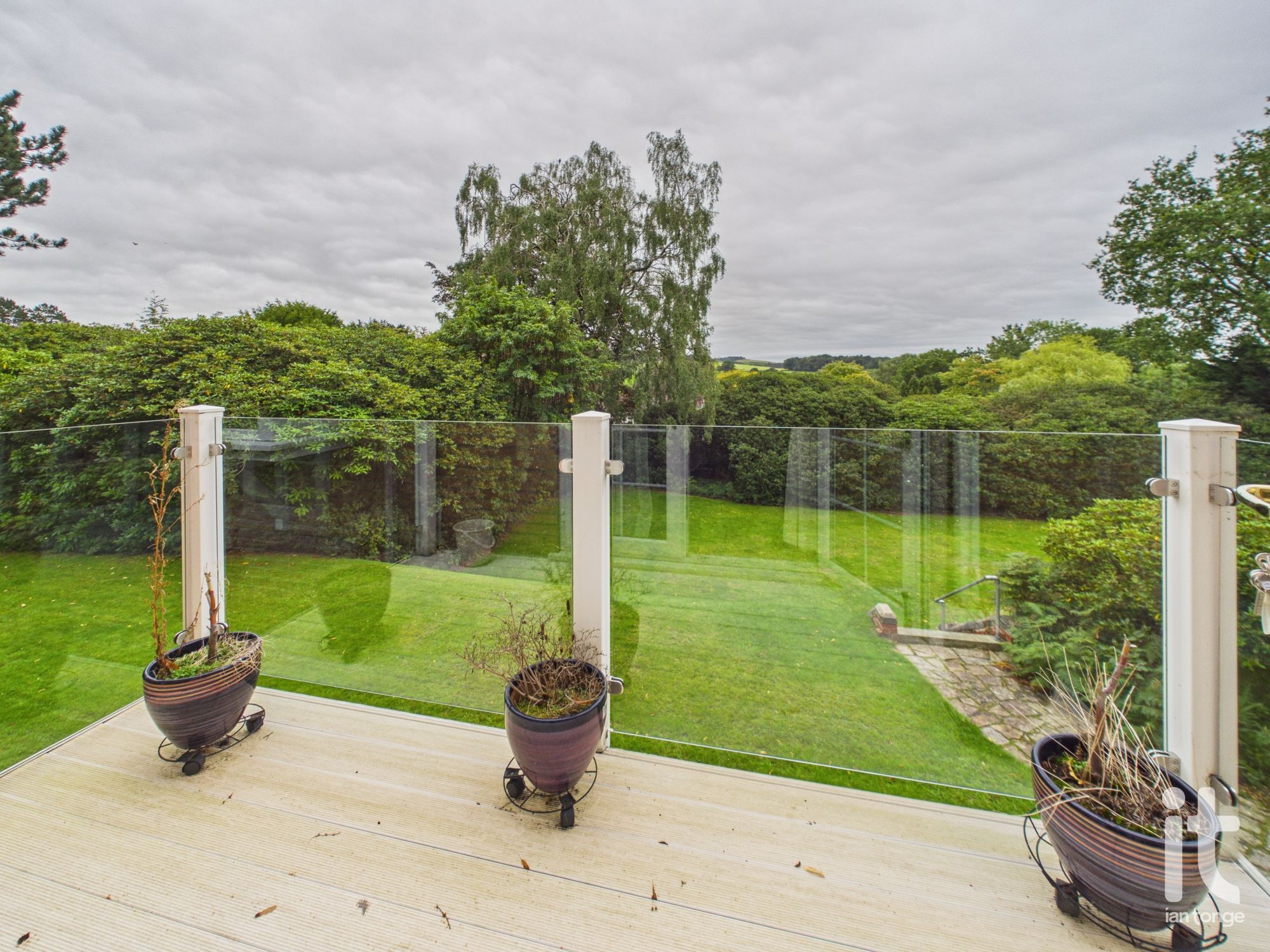 2 bedroom ground floor flat/apartment For Sale in Stockport - Photograph 32.