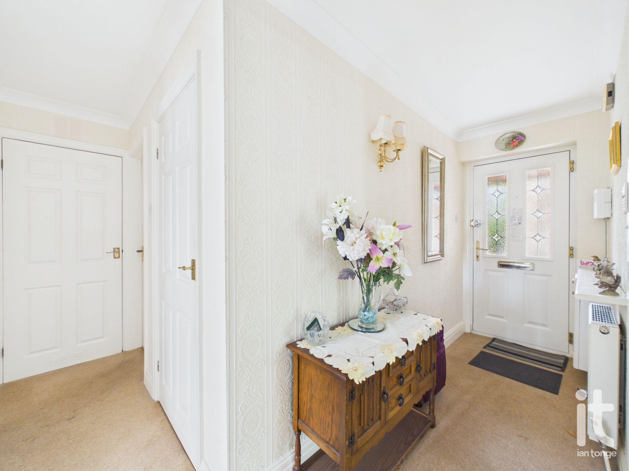 2 bedroom ground floor flat/apartment For Sale in Stockport - Photograph 19.