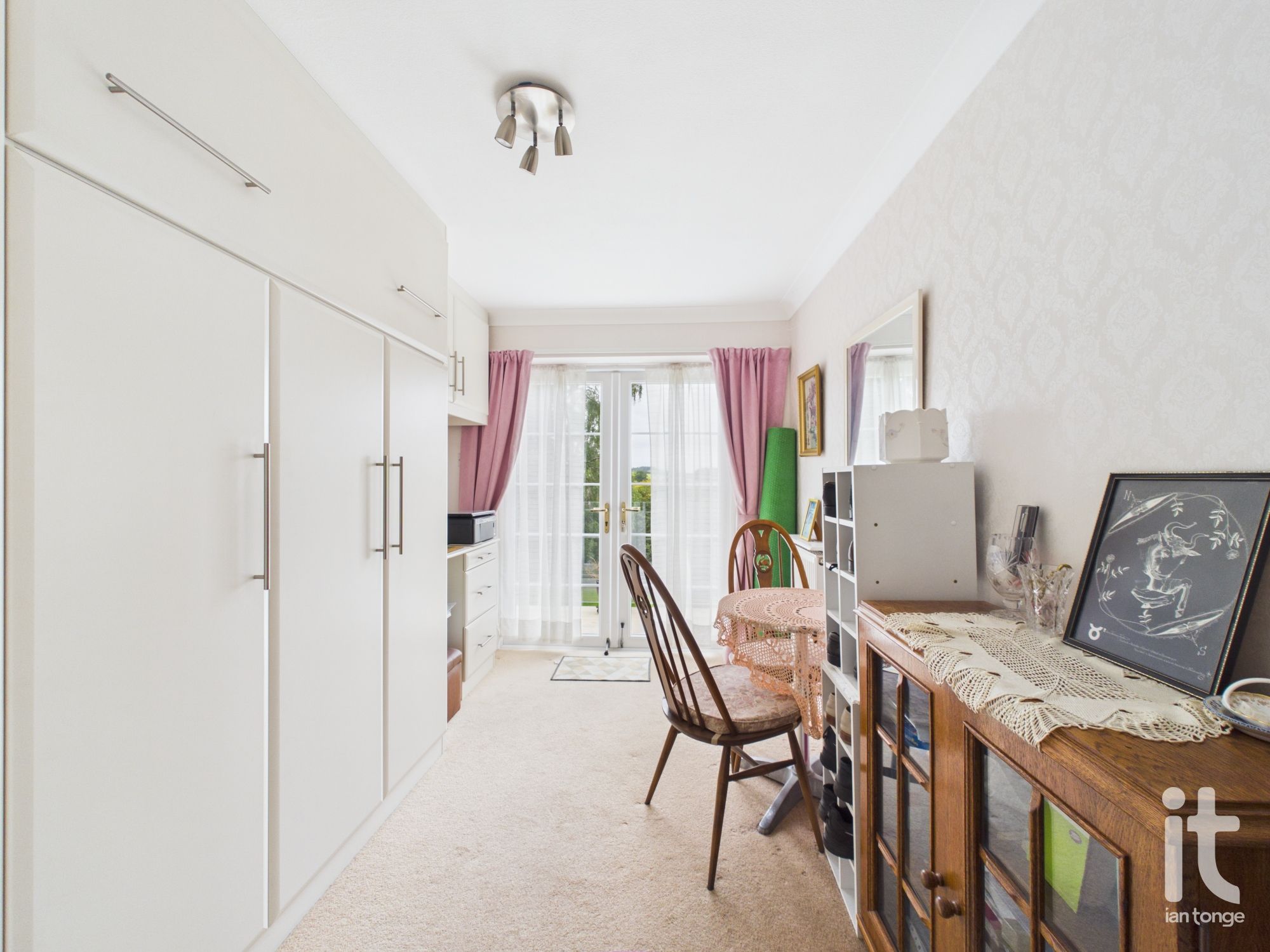 2 bedroom ground floor flat/apartment For Sale in Stockport - Photograph 29.