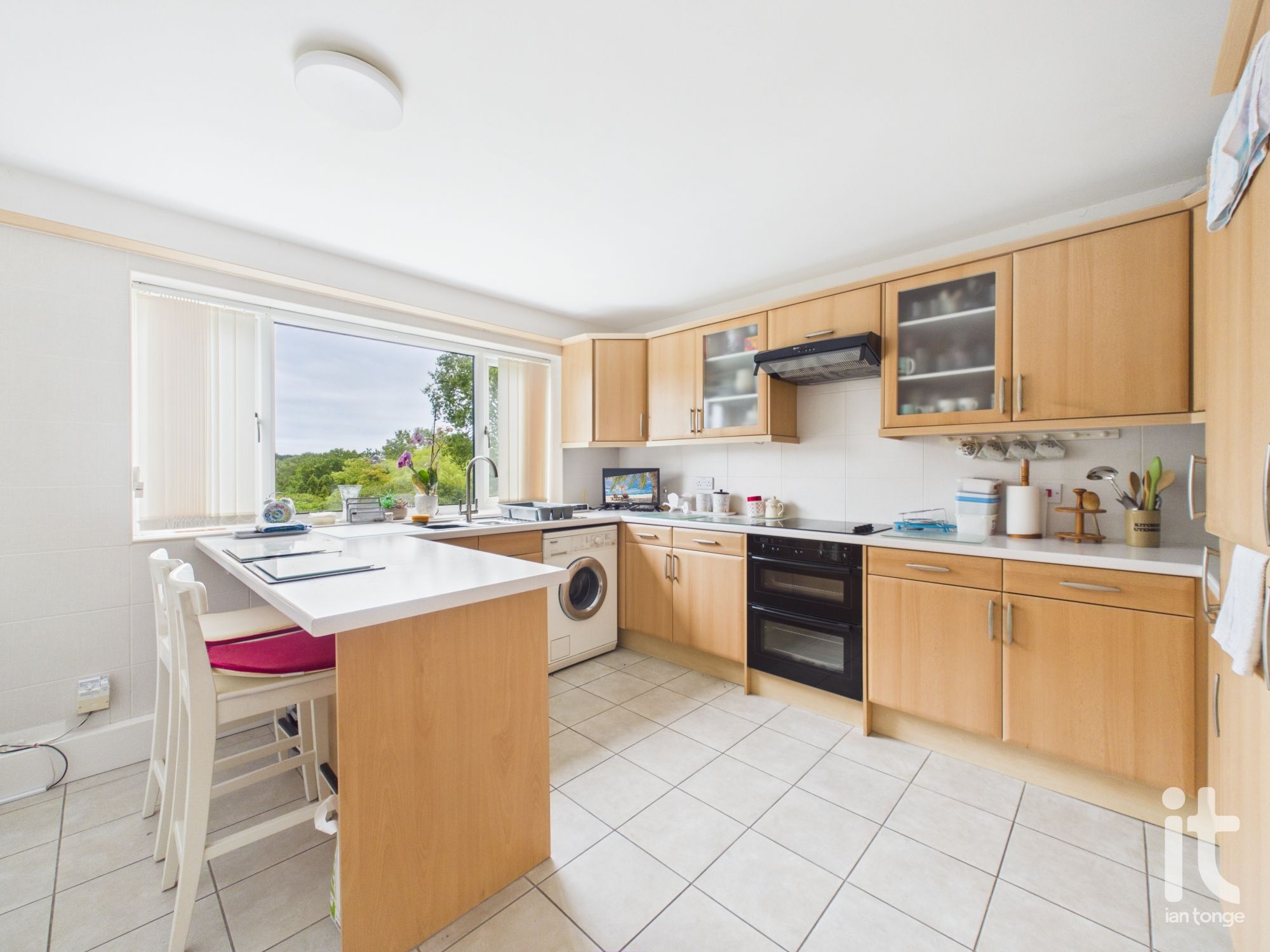 2 bedroom ground floor flat/apartment For Sale in Stockport - Photograph 36.
