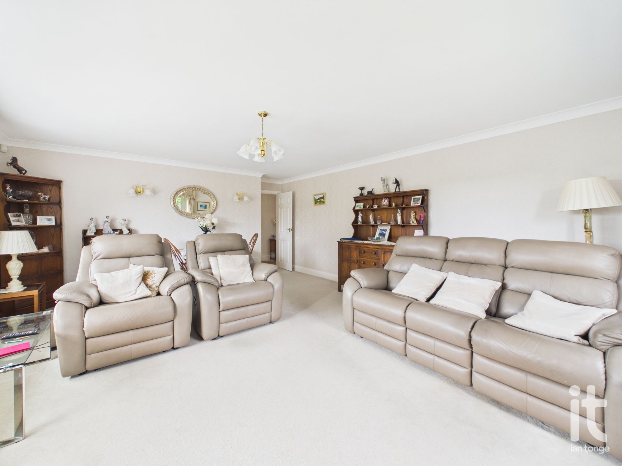 2 bedroom ground floor flat/apartment For Sale in Stockport - Photograph 28.