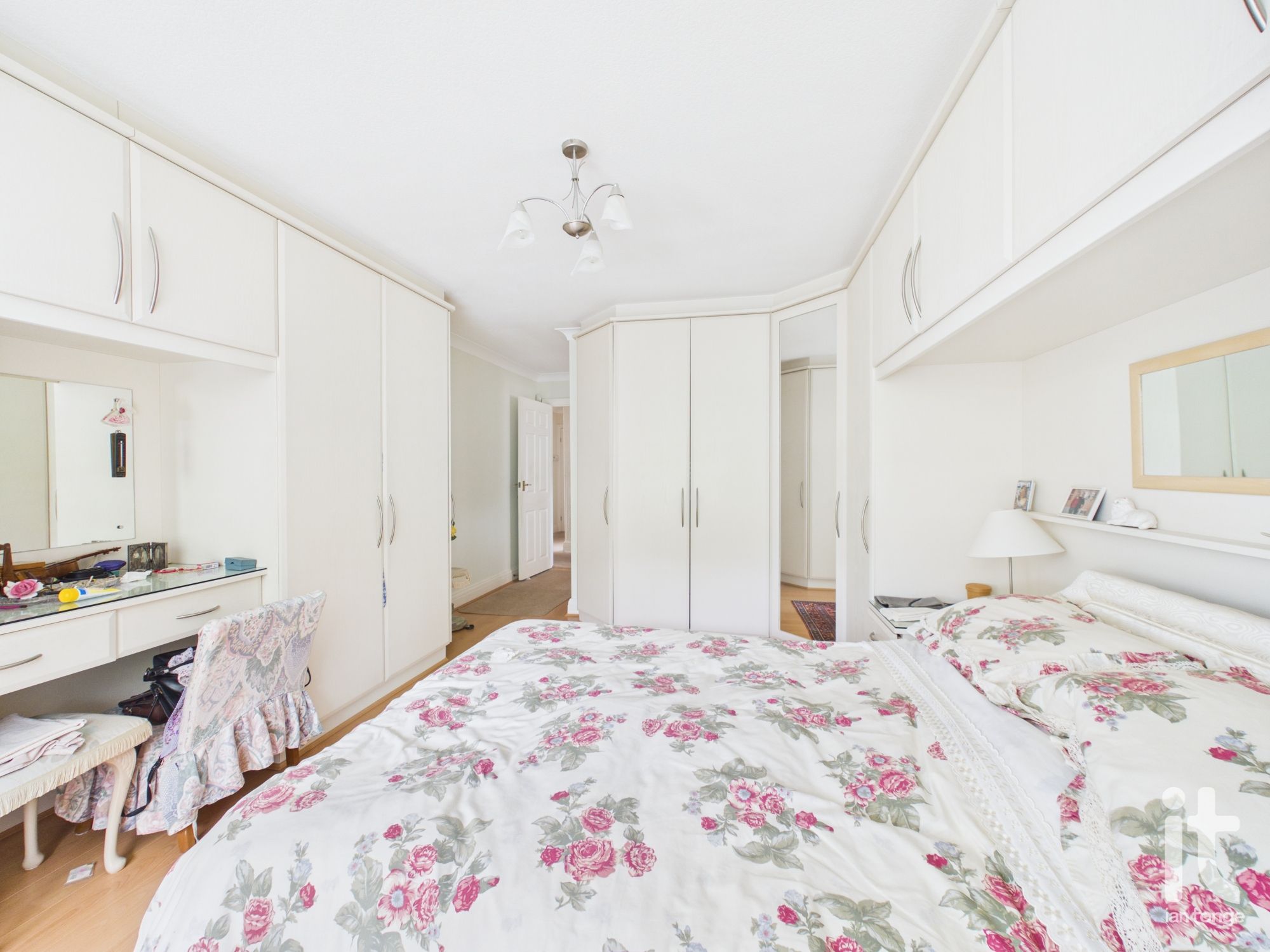 2 bedroom ground floor flat/apartment For Sale in Stockport - Photograph 24.
