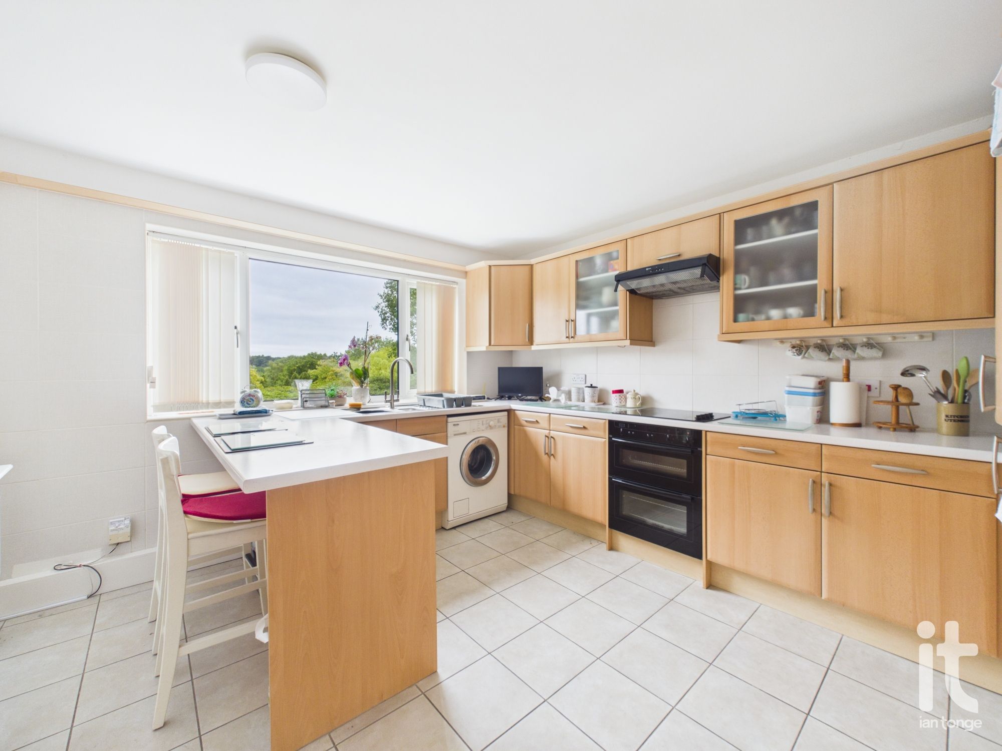 2 bedroom ground floor flat/apartment For Sale in Stockport - Photograph 35.