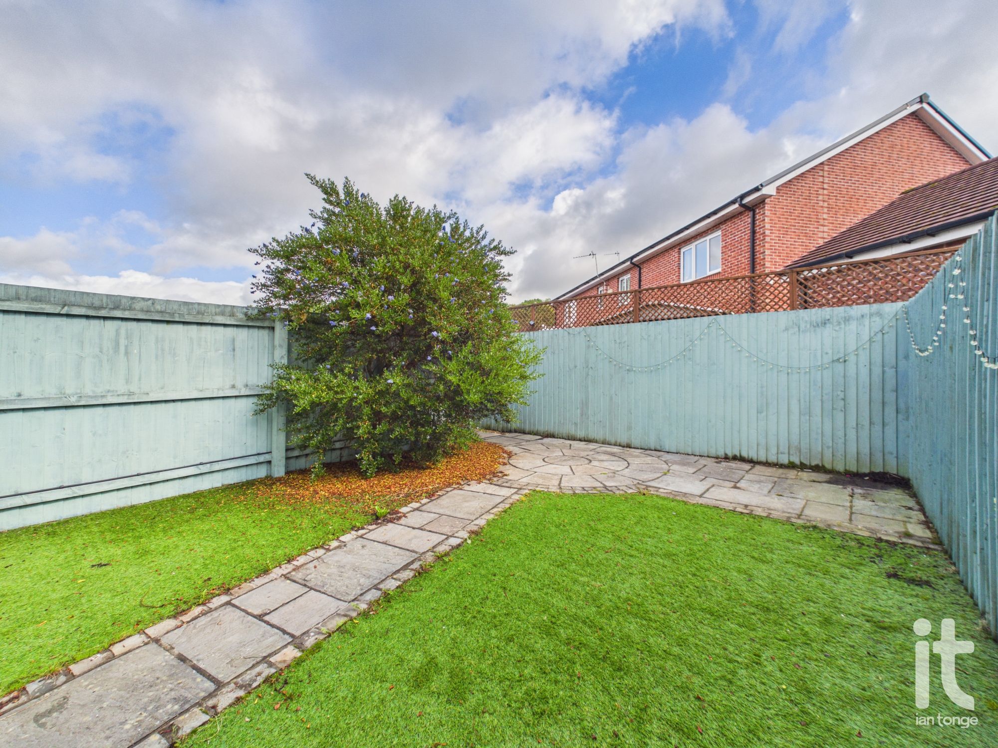 3 bedroom mid terraced house For Sale in Stockport - Photograph 7.