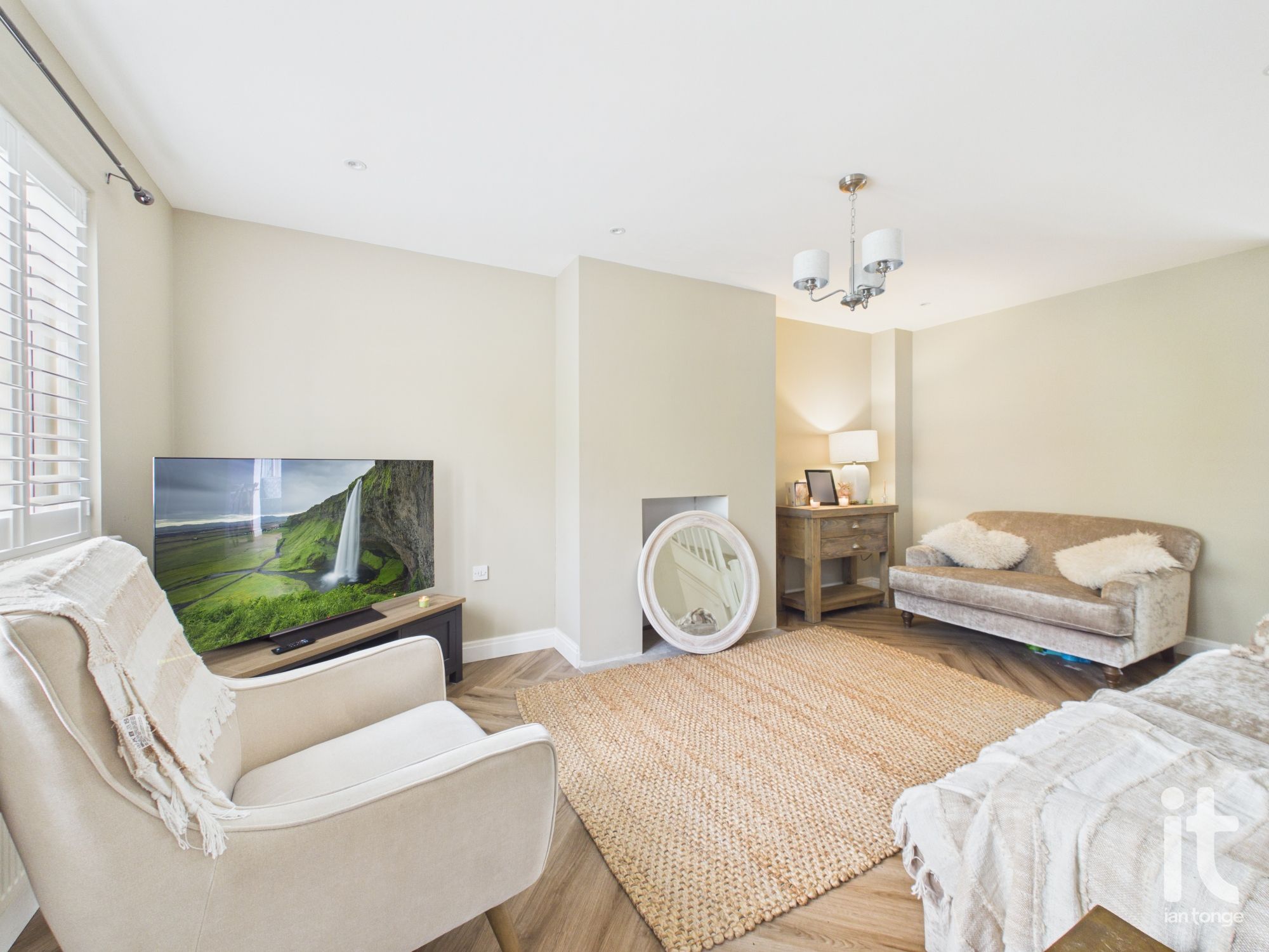 3 bedroom mid terraced house For Sale in Stockport - Photograph 15.