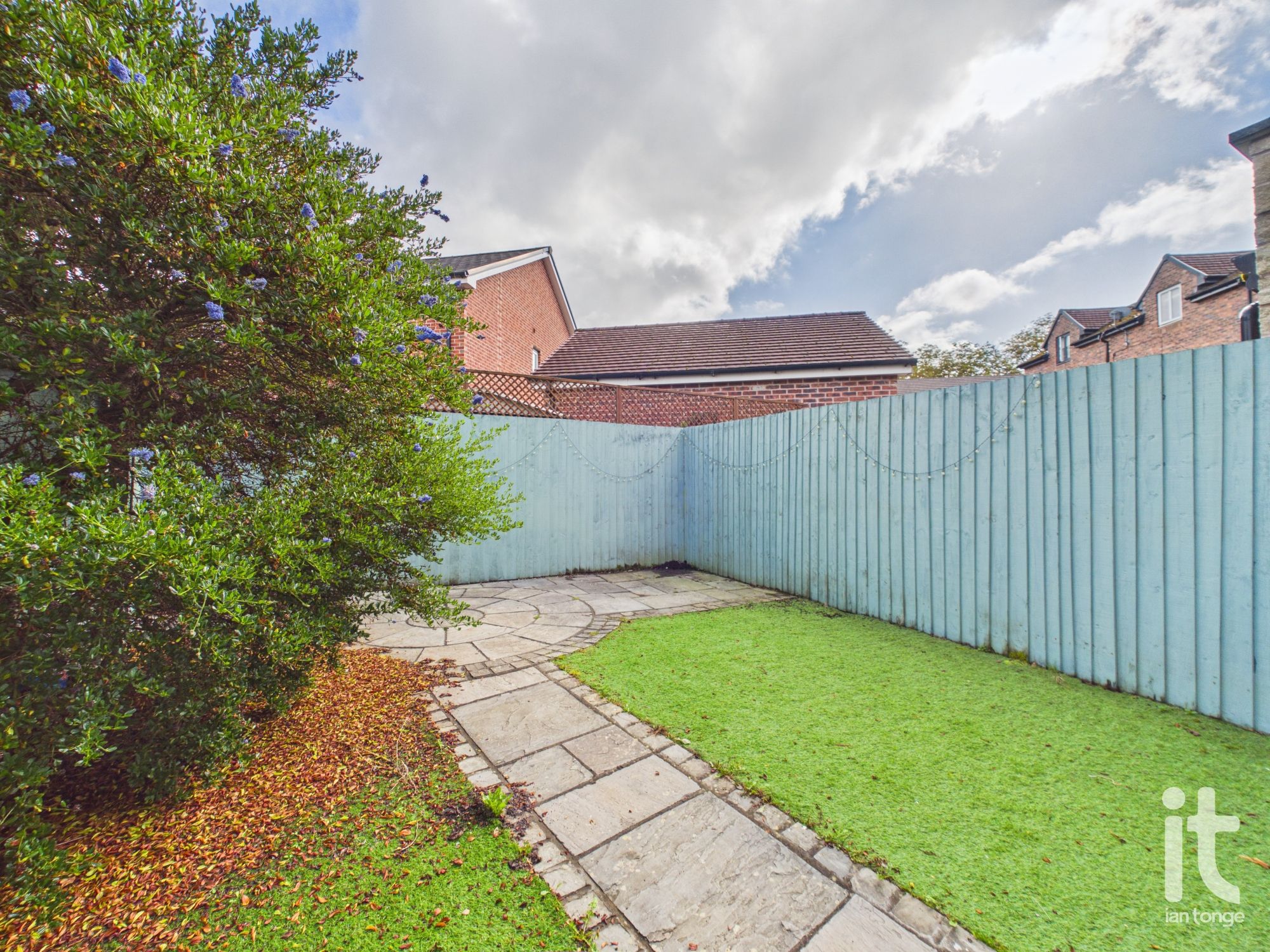 3 bedroom mid terraced house For Sale in Stockport - Photograph 6.