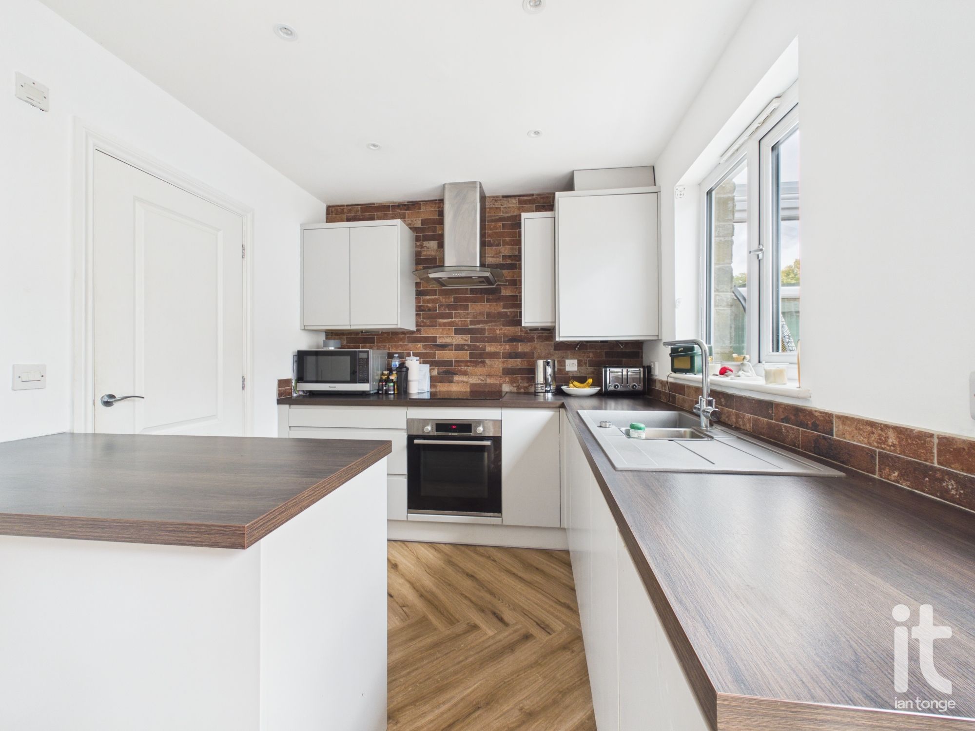 3 bedroom mid terraced house For Sale in Stockport - Photograph 21.