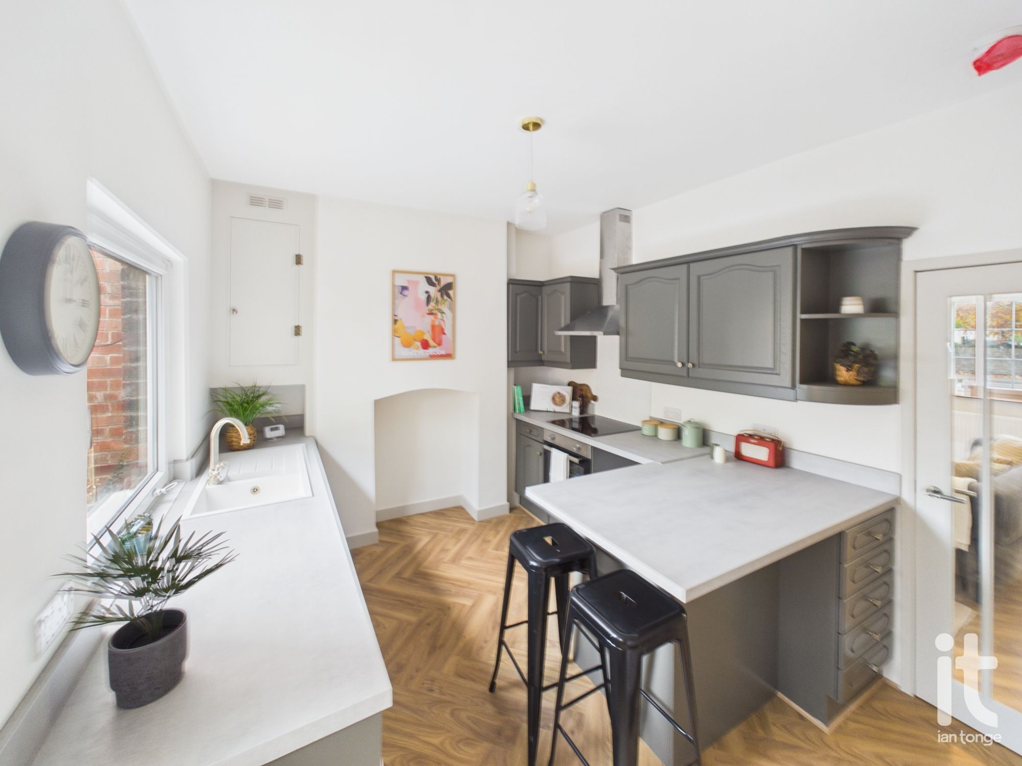 2 bedroom mid terraced house For Sale in Stockport - Photograph 7.