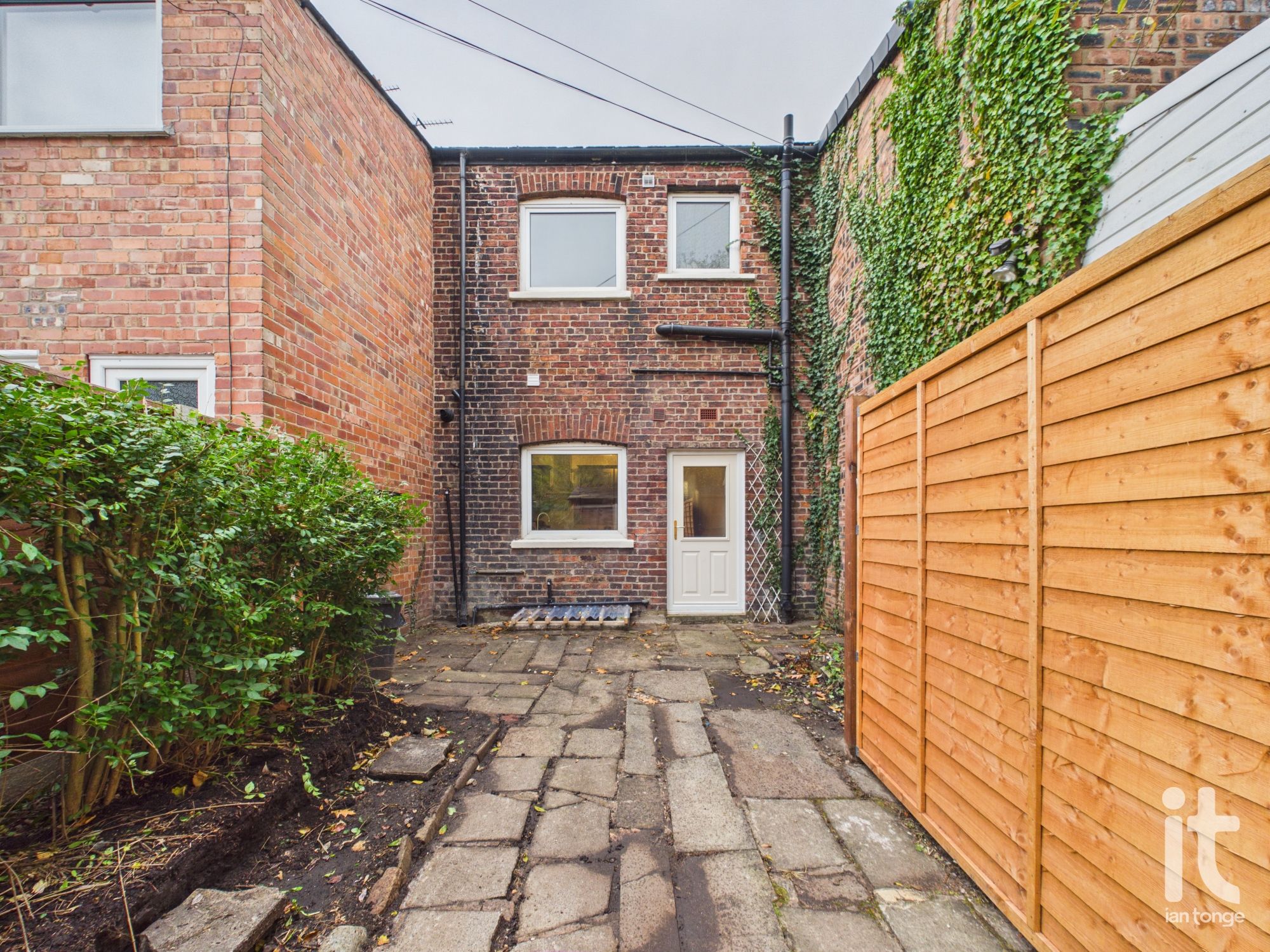 2 bedroom mid terraced house For Sale in Stockport - Photograph 23.