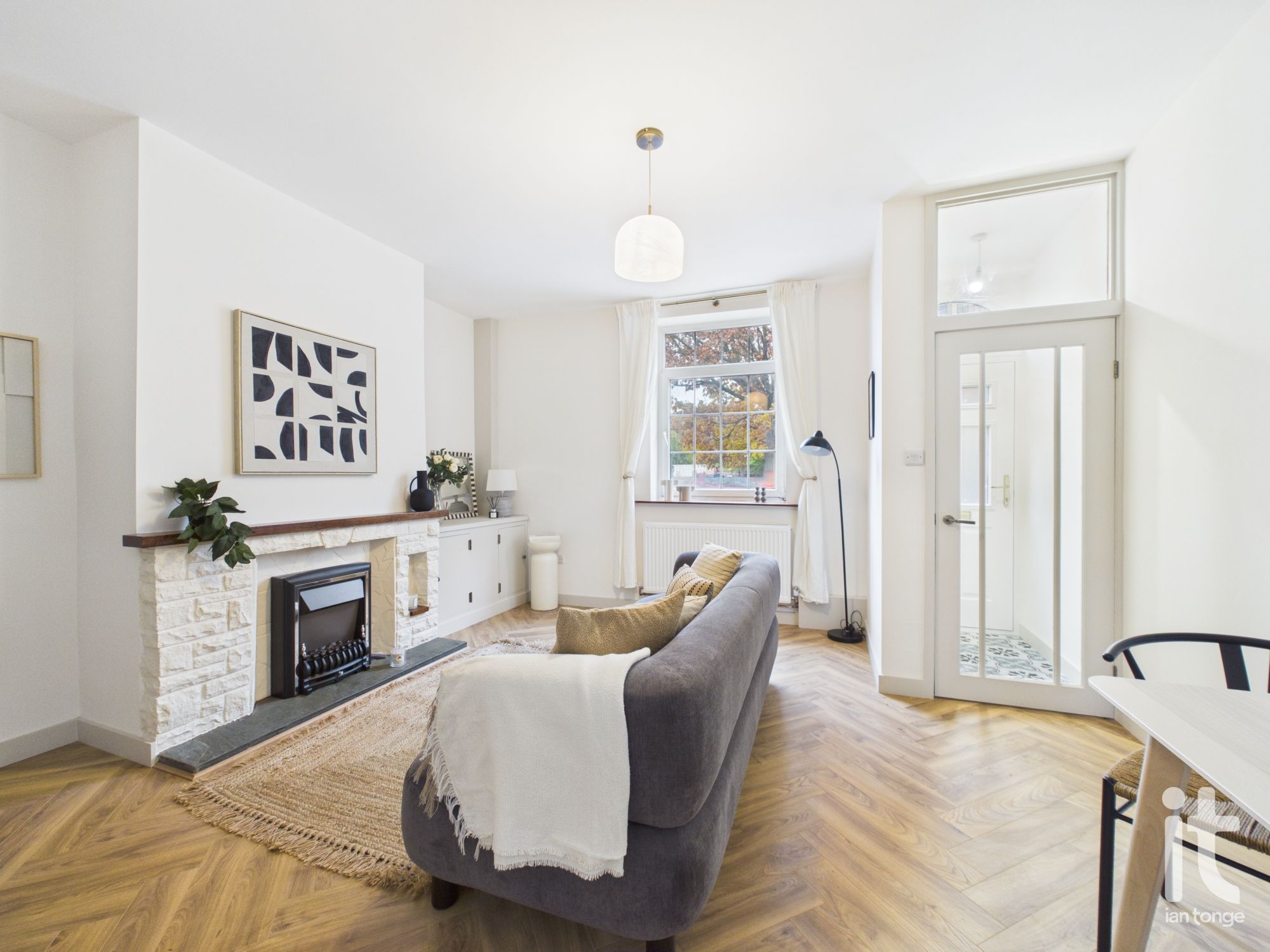 2 bedroom mid terraced house For Sale in Stockport - Photograph 3.