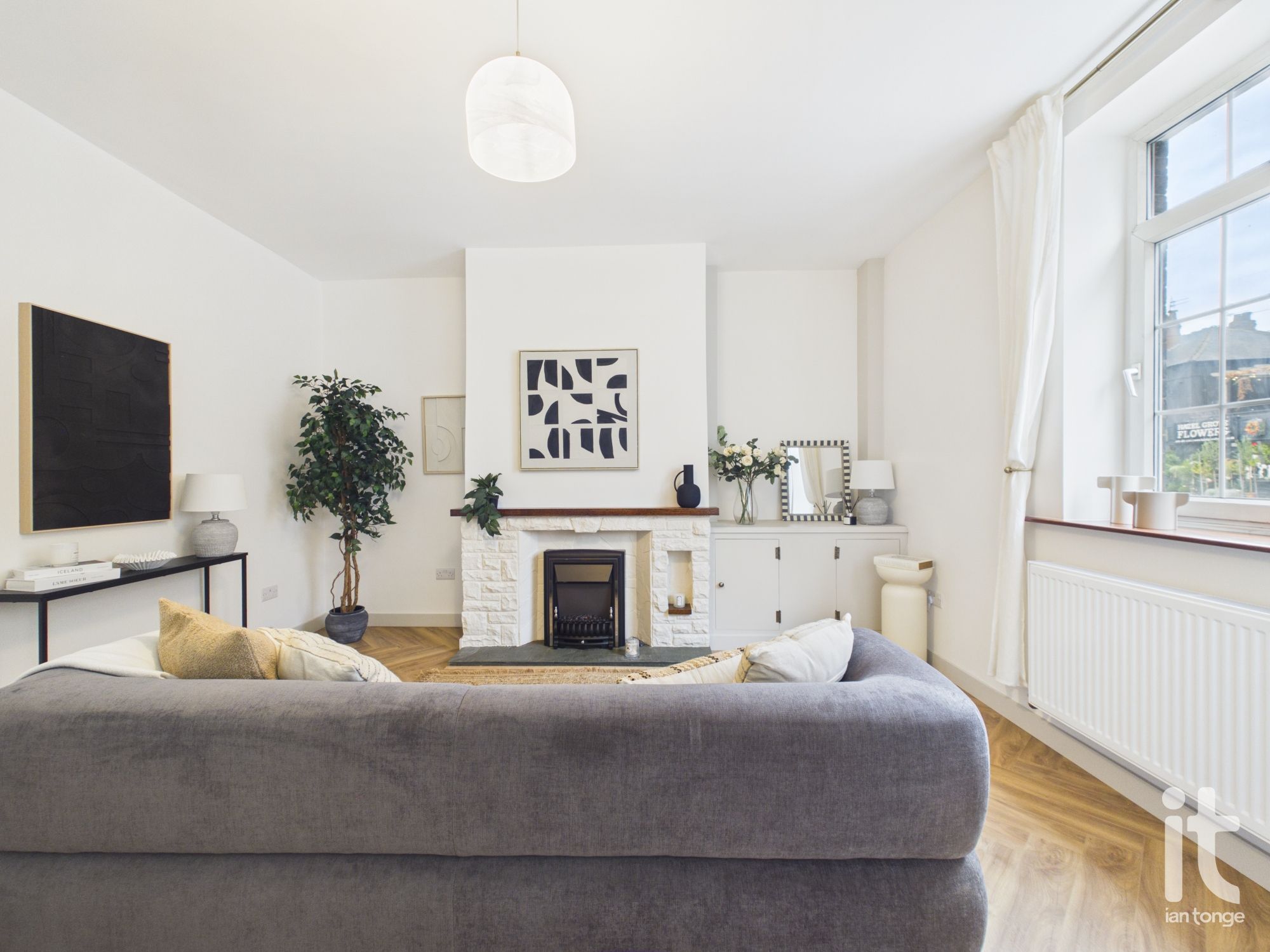2 bedroom mid terraced house For Sale in Stockport - Photograph 4.