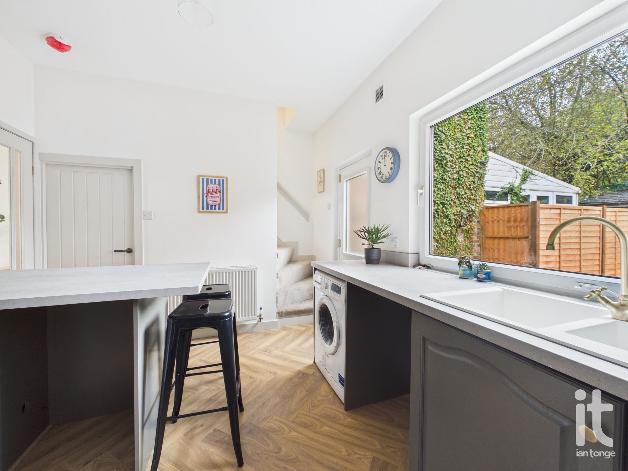 2 bedroom mid terraced house For Sale in Stockport - Photograph 9.