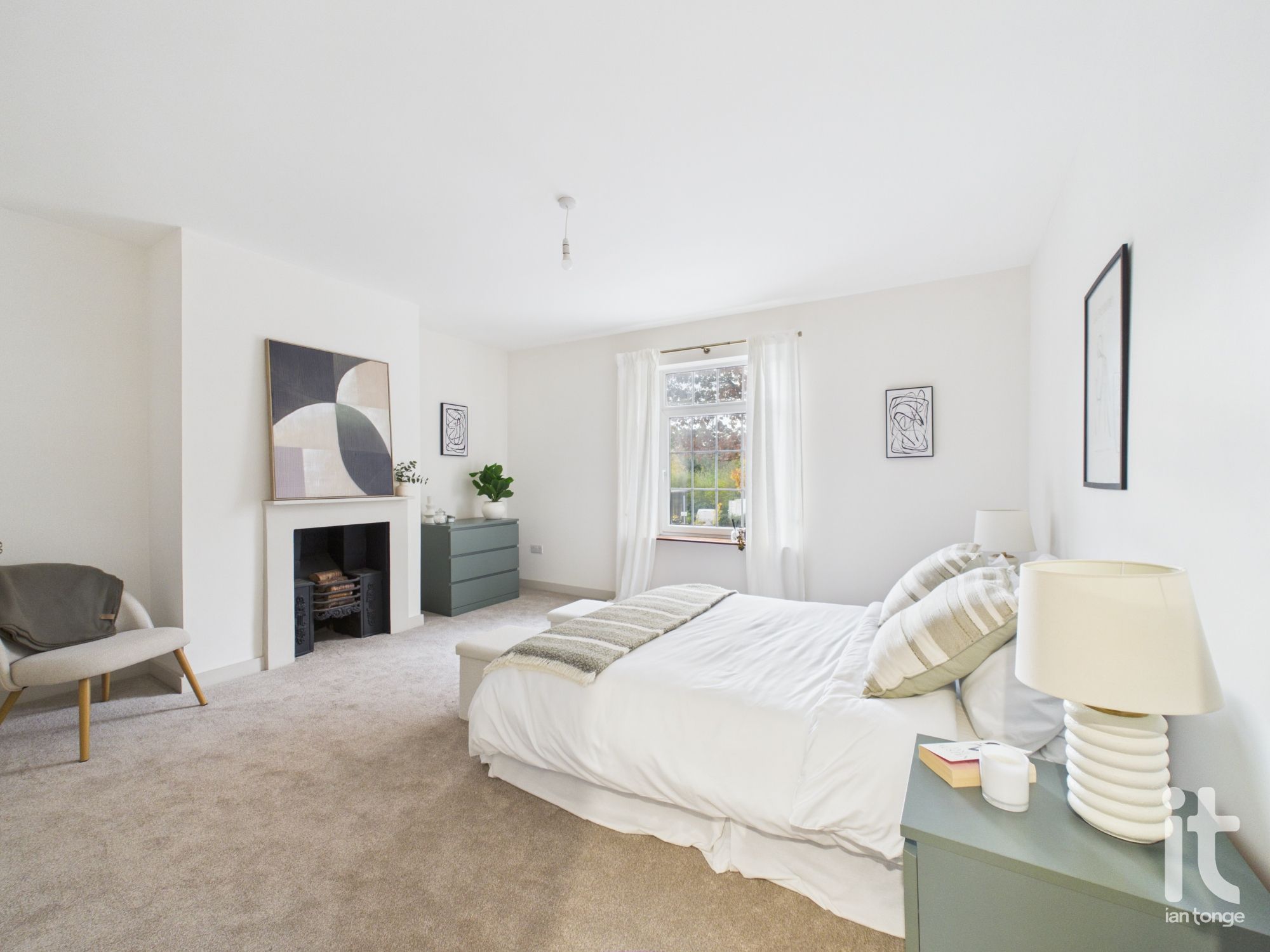 2 bedroom mid terraced house For Sale in Stockport - Photograph 14.