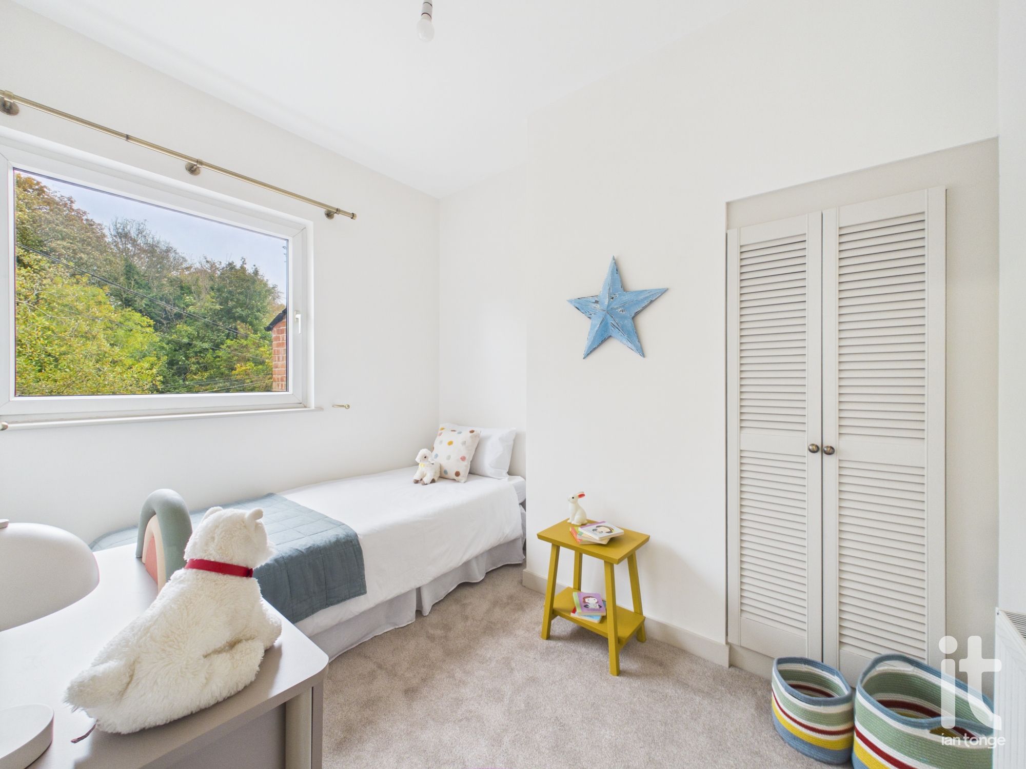 2 bedroom mid terraced house For Sale in Stockport - Photograph 19.