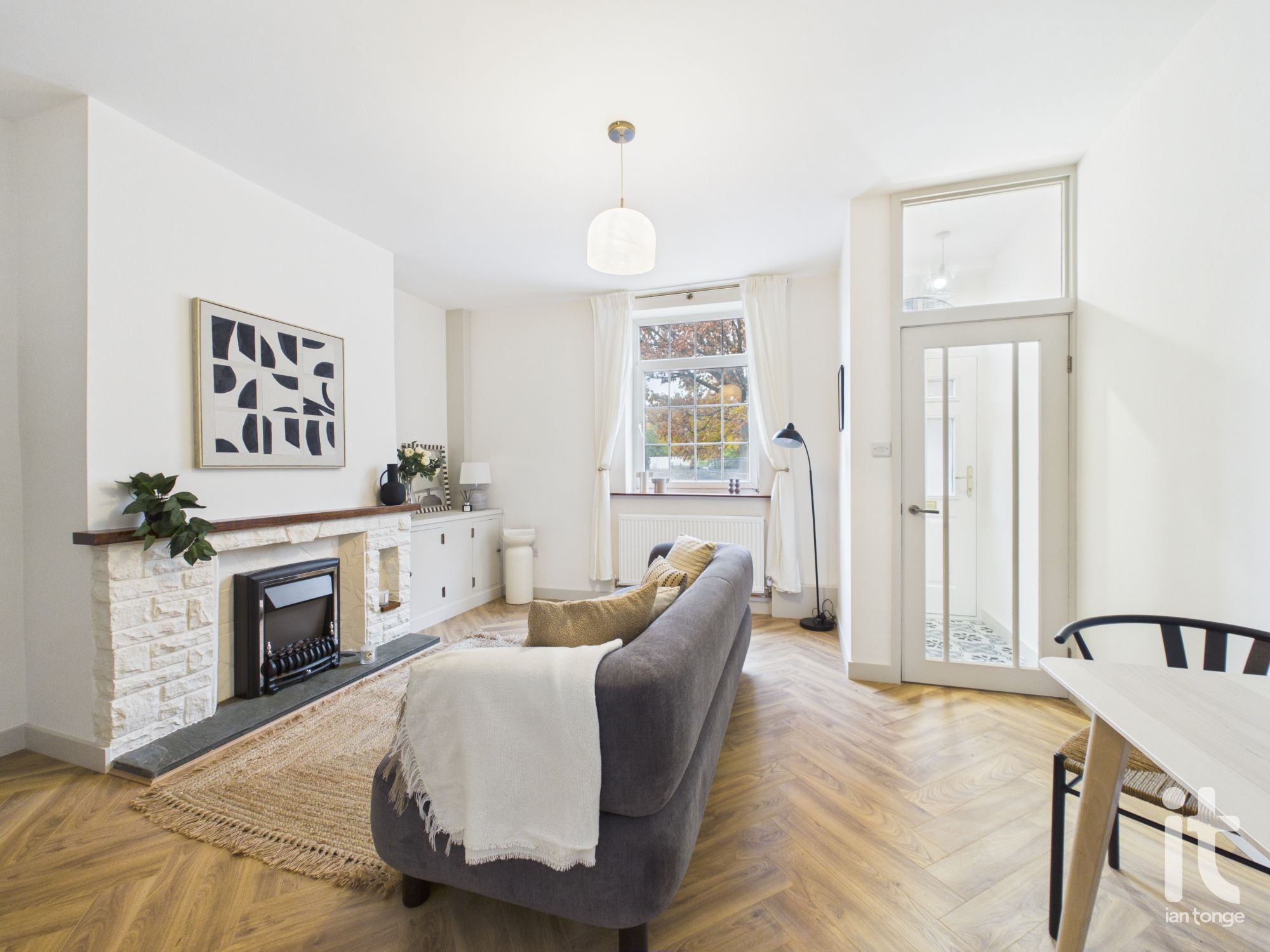 2 bedroom mid terraced house For Sale in Stockport - Property photograph.