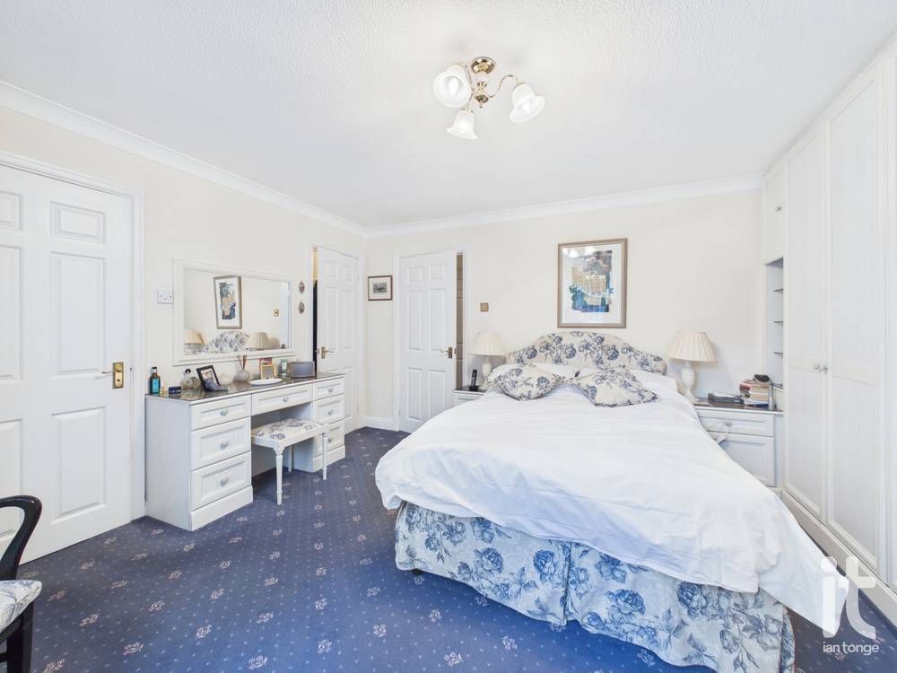 2 bedroom apartment flat/apartment For Sale in Stockport - Photograph 15.