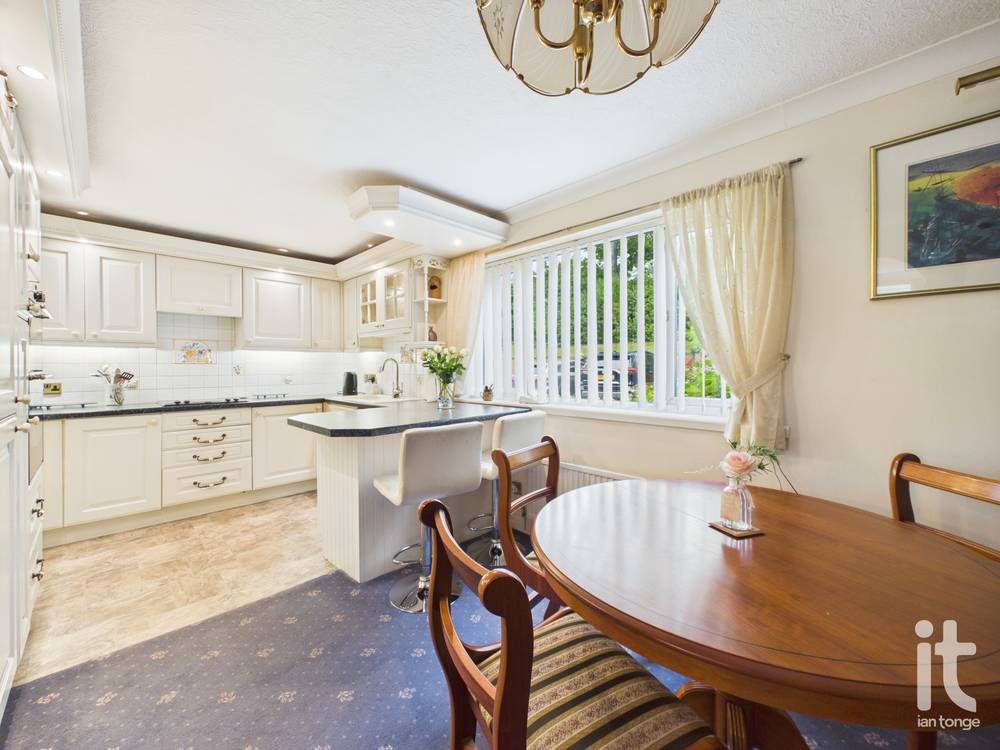 2 bedroom apartment flat/apartment For Sale in Stockport - Photograph 6.