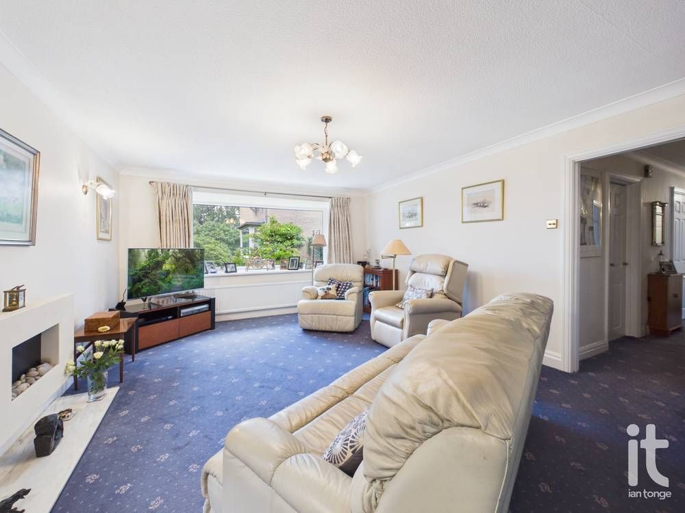 2 bedroom apartment flat/apartment For Sale in Stockport - Photograph 6.