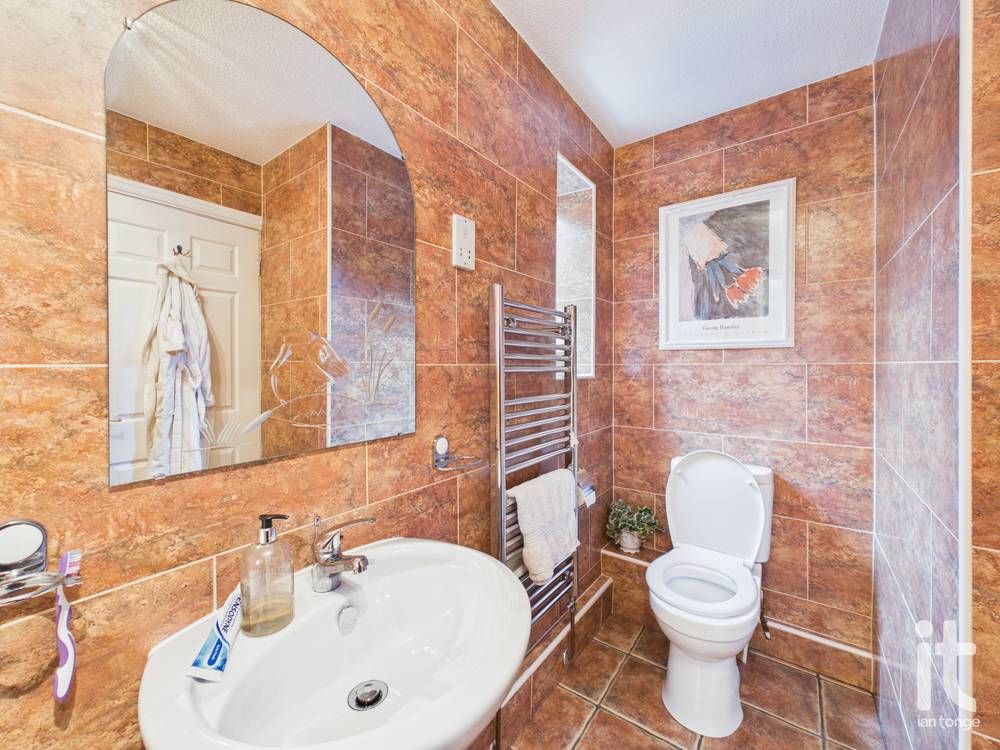 2 bedroom apartment flat/apartment For Sale in Stockport - Photograph 13.