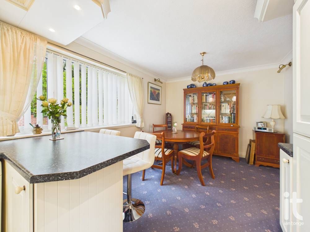 2 bedroom apartment flat/apartment For Sale in Stockport - Photograph 10.