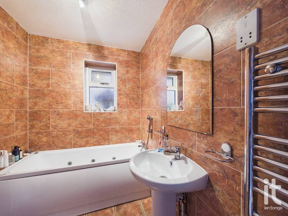 2 bedroom apartment flat/apartment For Sale in Stockport - Photograph 12.