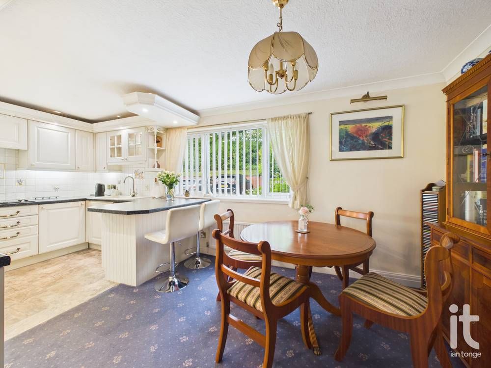 2 bedroom apartment flat/apartment For Sale in Stockport - Photograph 7.