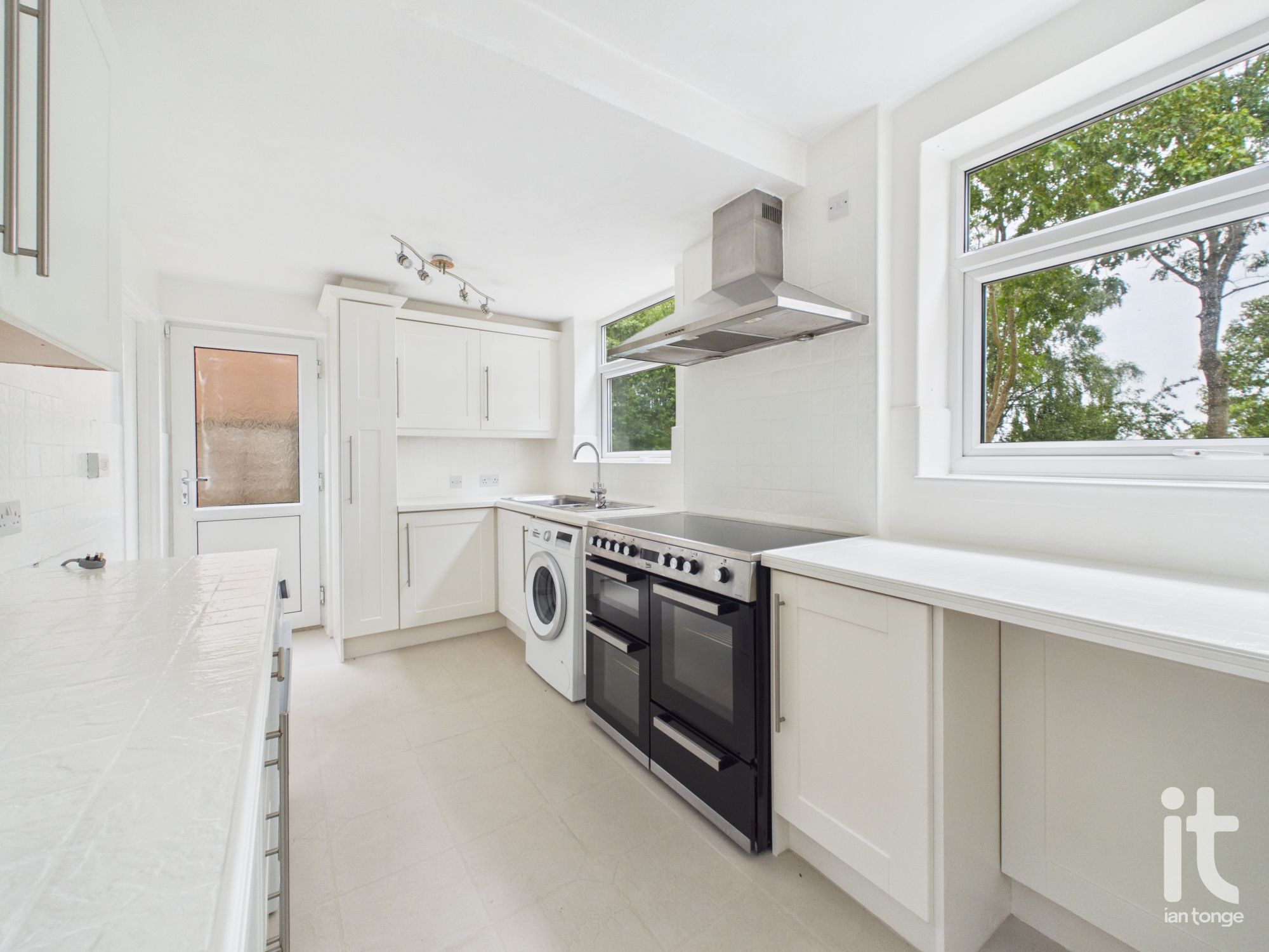 4 bedroom detached house For Sale in Stockport - Photograph 5.